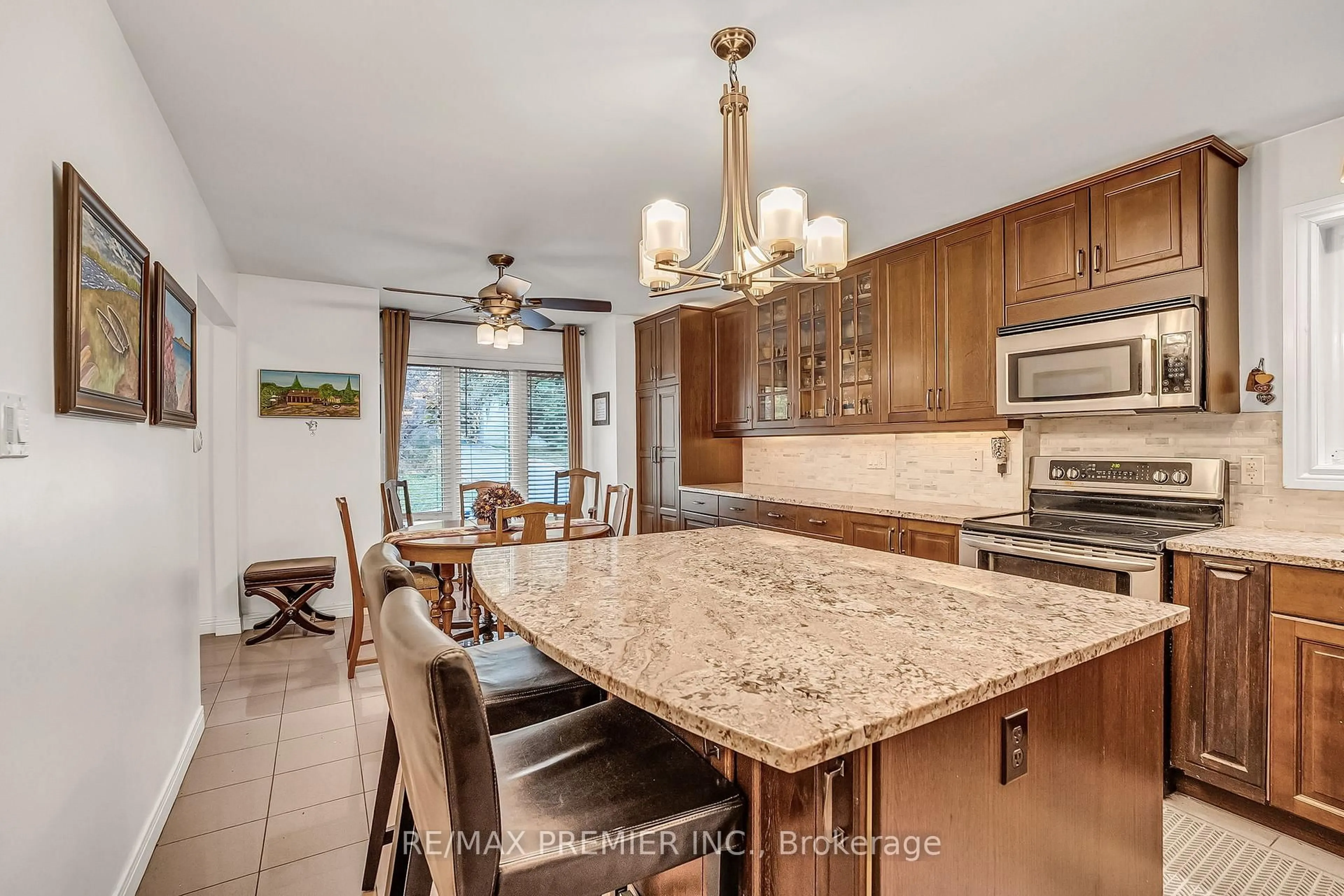 Open concept kitchen, ceramic/tile floor for 31 James St, Vaughan Ontario L4L 1X6