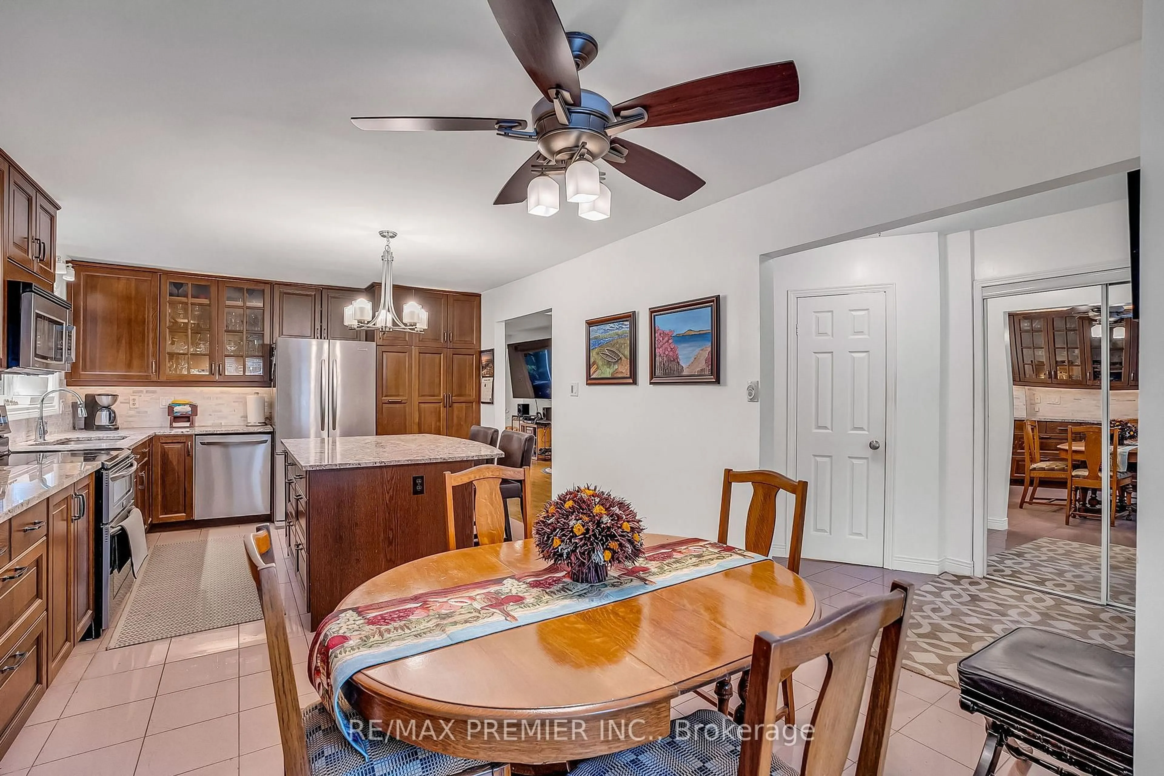 Dining room, ceramic/tile floor for 31 James St, Vaughan Ontario L4L 1X6