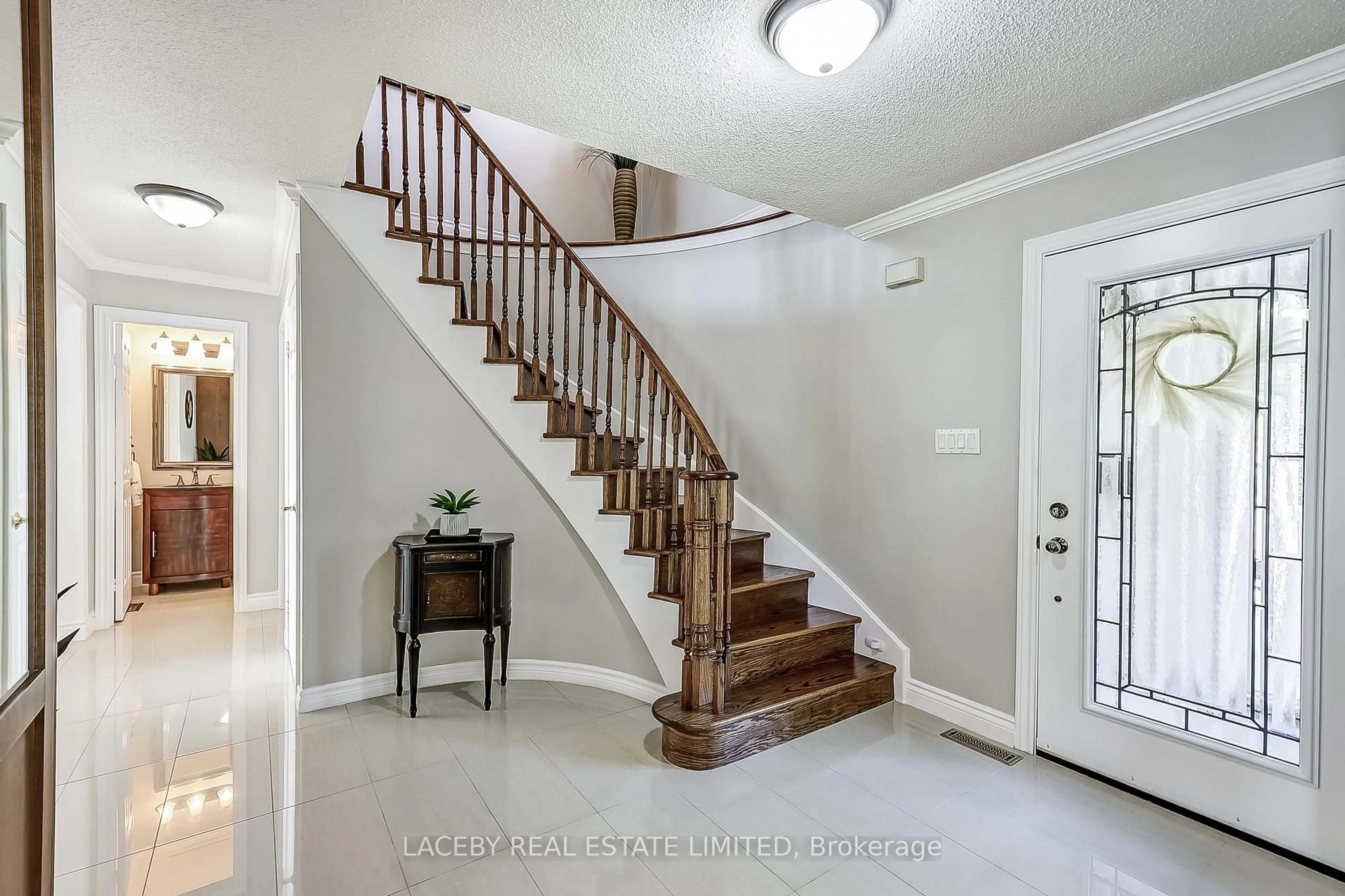 Indoor entryway for 20 Marsh St, Richmond Hill Ontario L4C 7P5