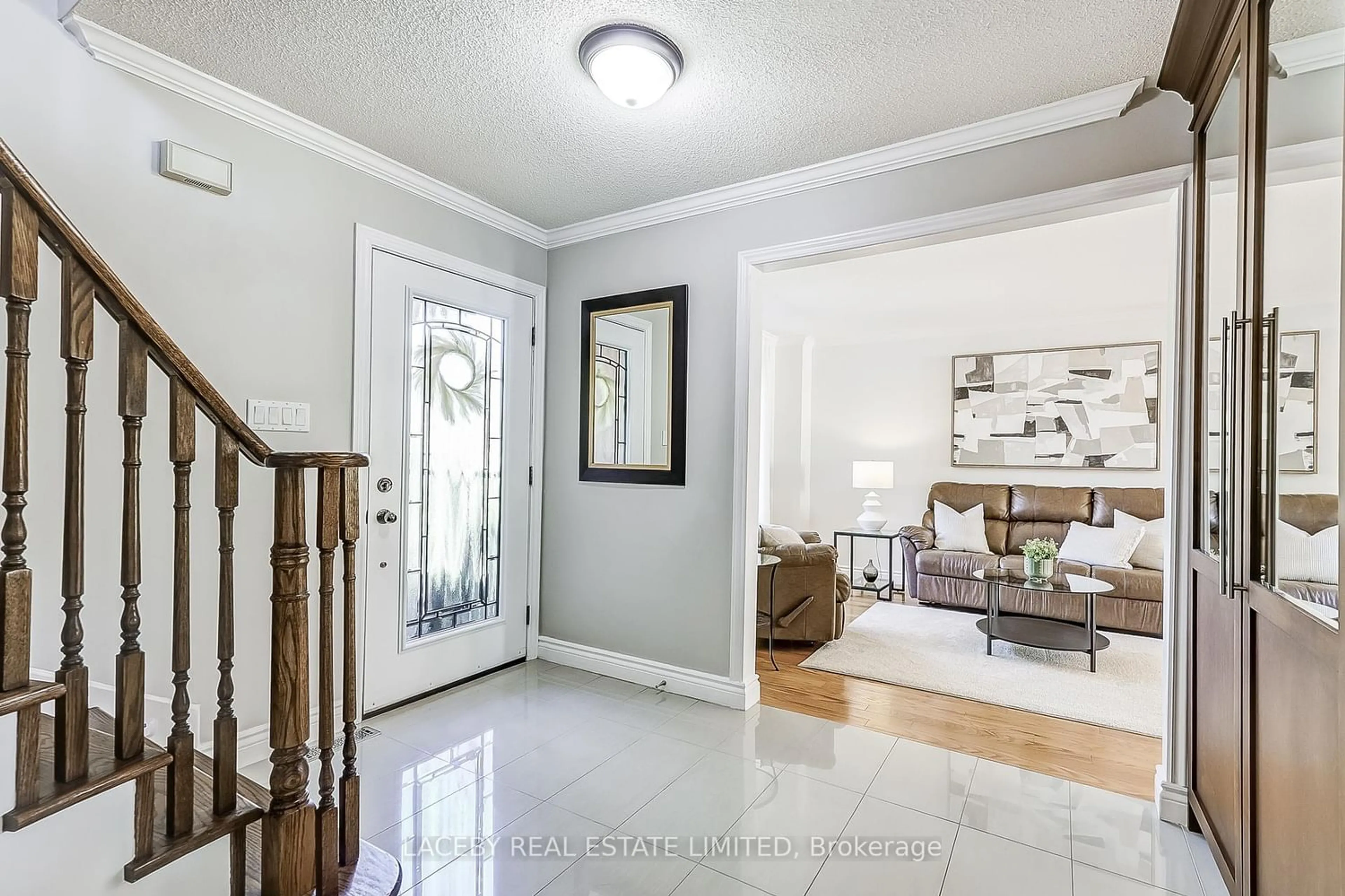 Indoor entryway for 20 Marsh St, Richmond Hill Ontario L4C 7P5