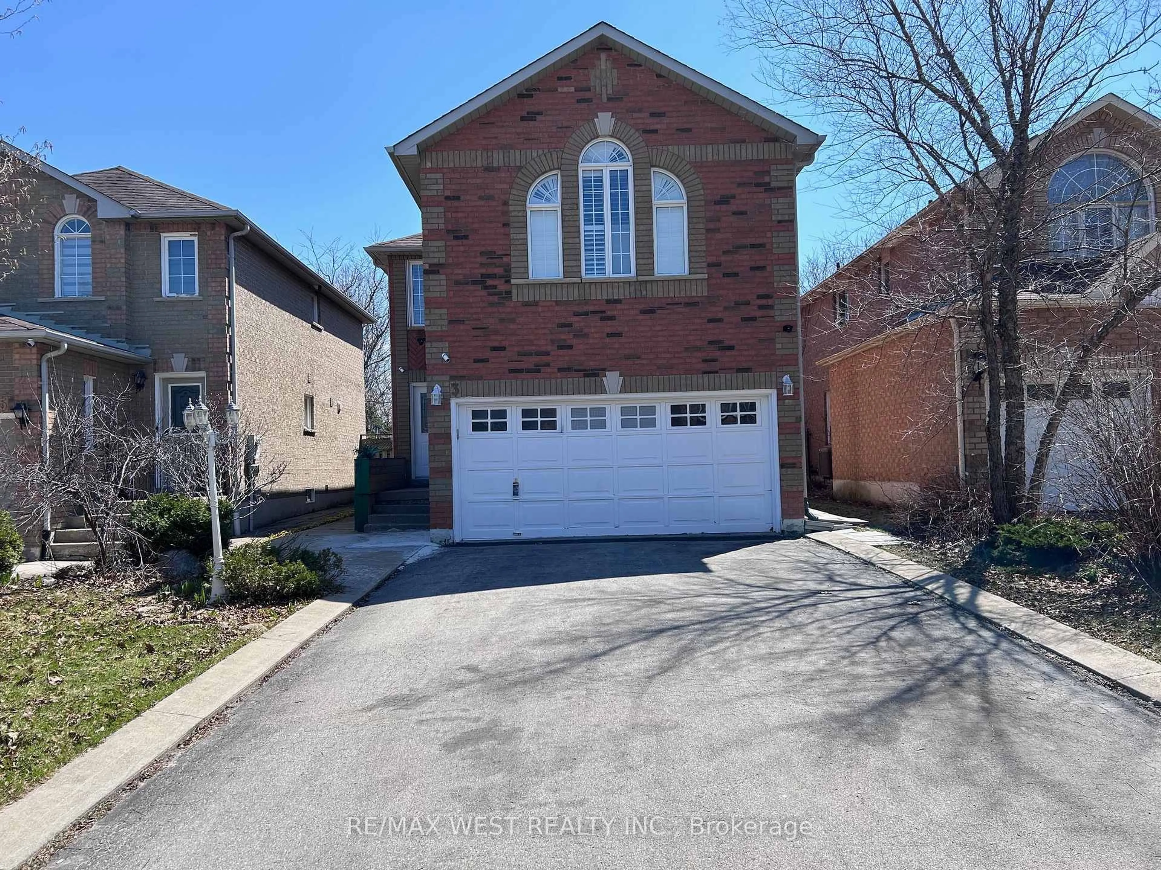 Home with brick exterior material, street for 3 Amaryllis Ave, Richmond Hill Ontario L4E 3T7