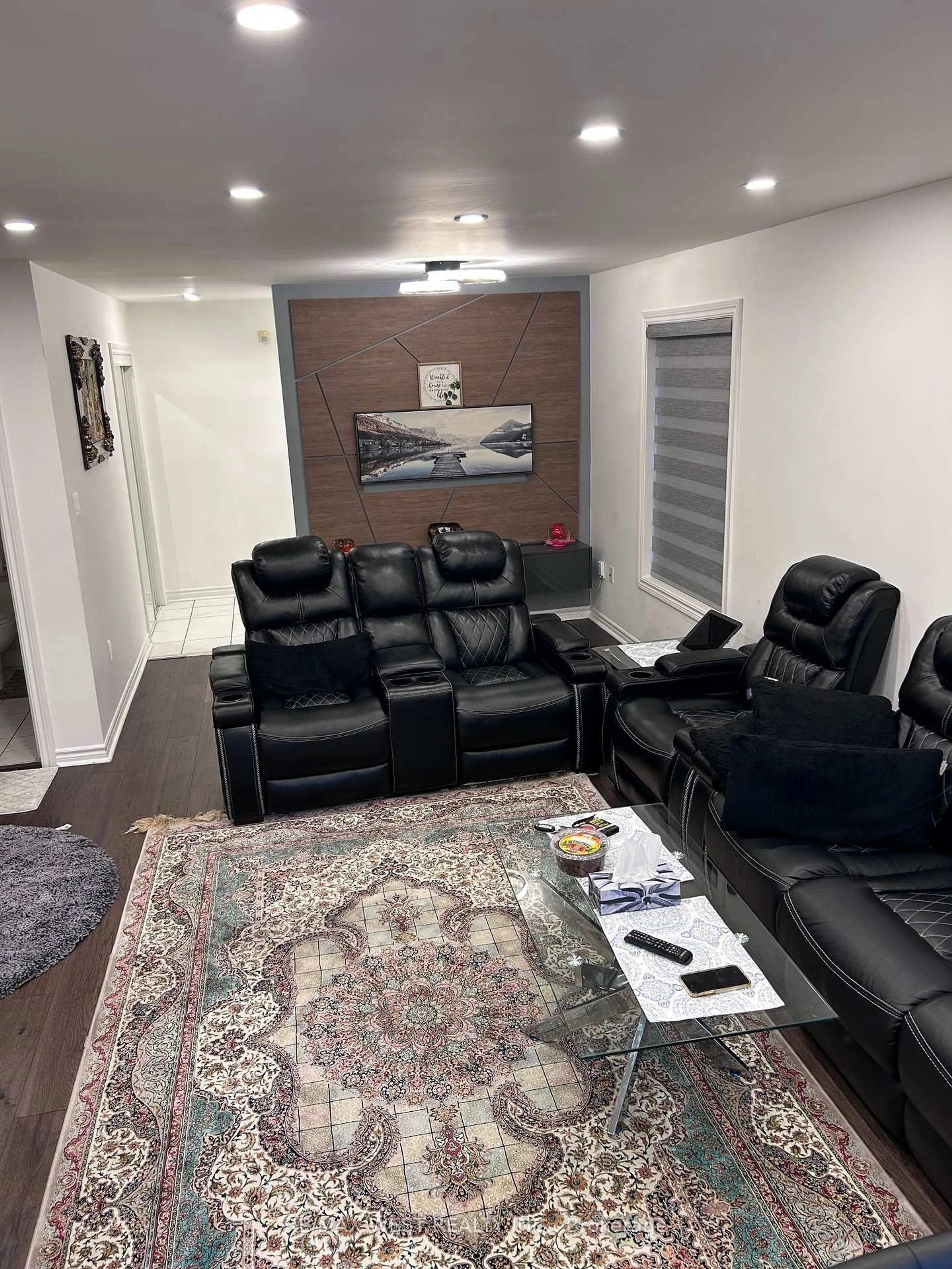 Living room with furniture, unknown for 3 Amaryllis Ave, Richmond Hill Ontario L4E 3T7