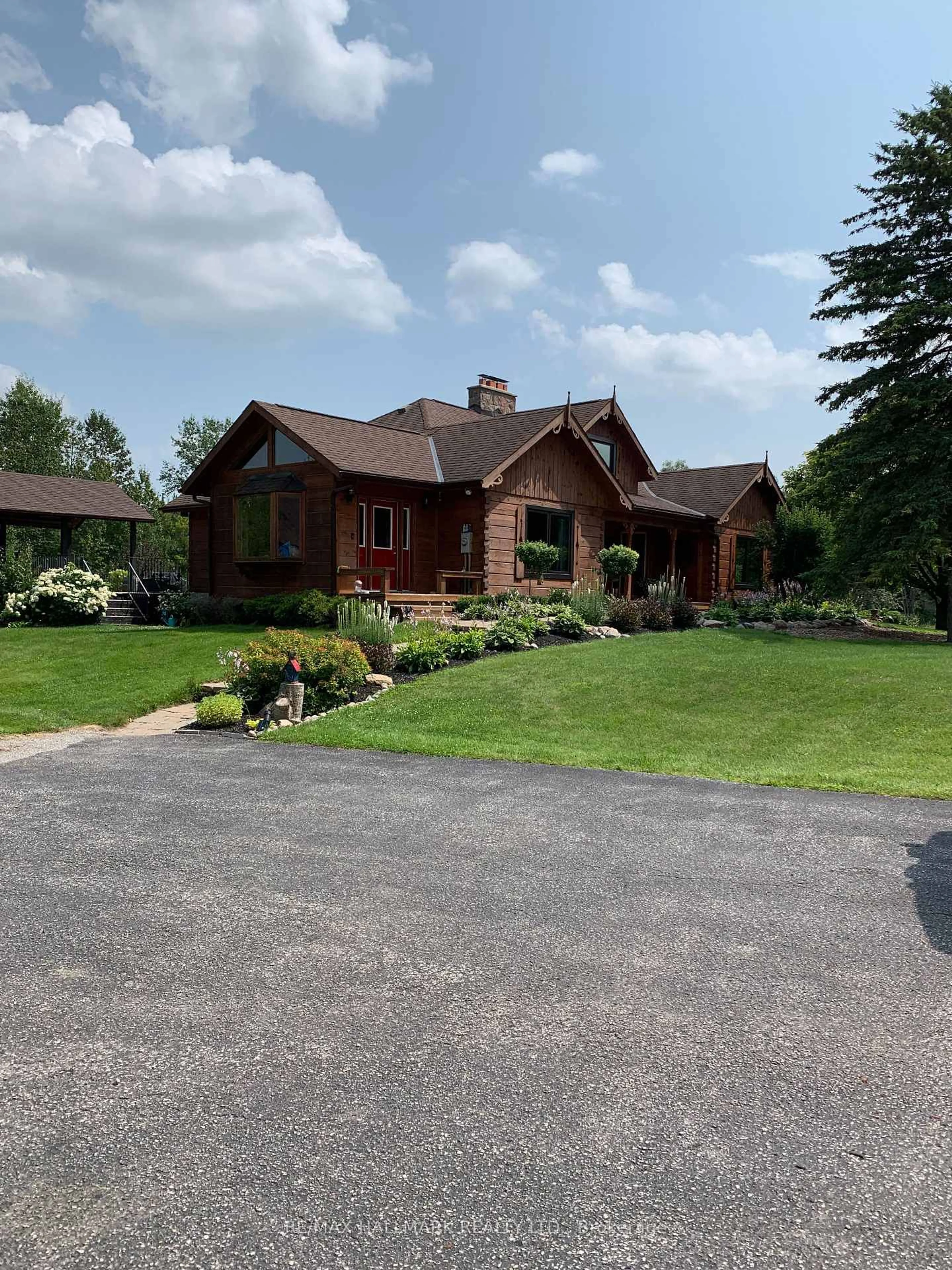 A pic from outside/outdoor area/front of a property/back of a property/a pic from drone, mountain view for 13551 Concession 5 Rd, Uxbridge Ontario L9P 1R2