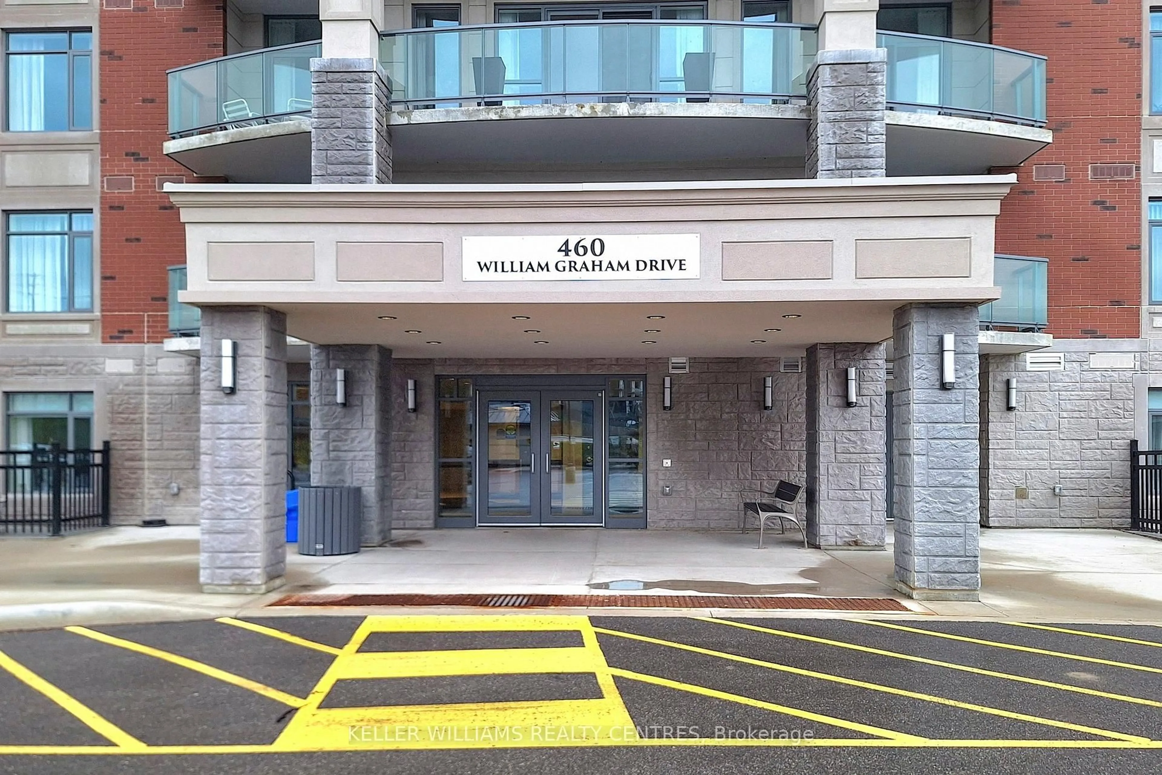 Indoor foyer for 460 William Graham Dr #313, Aurora Ontario L4G 1X9