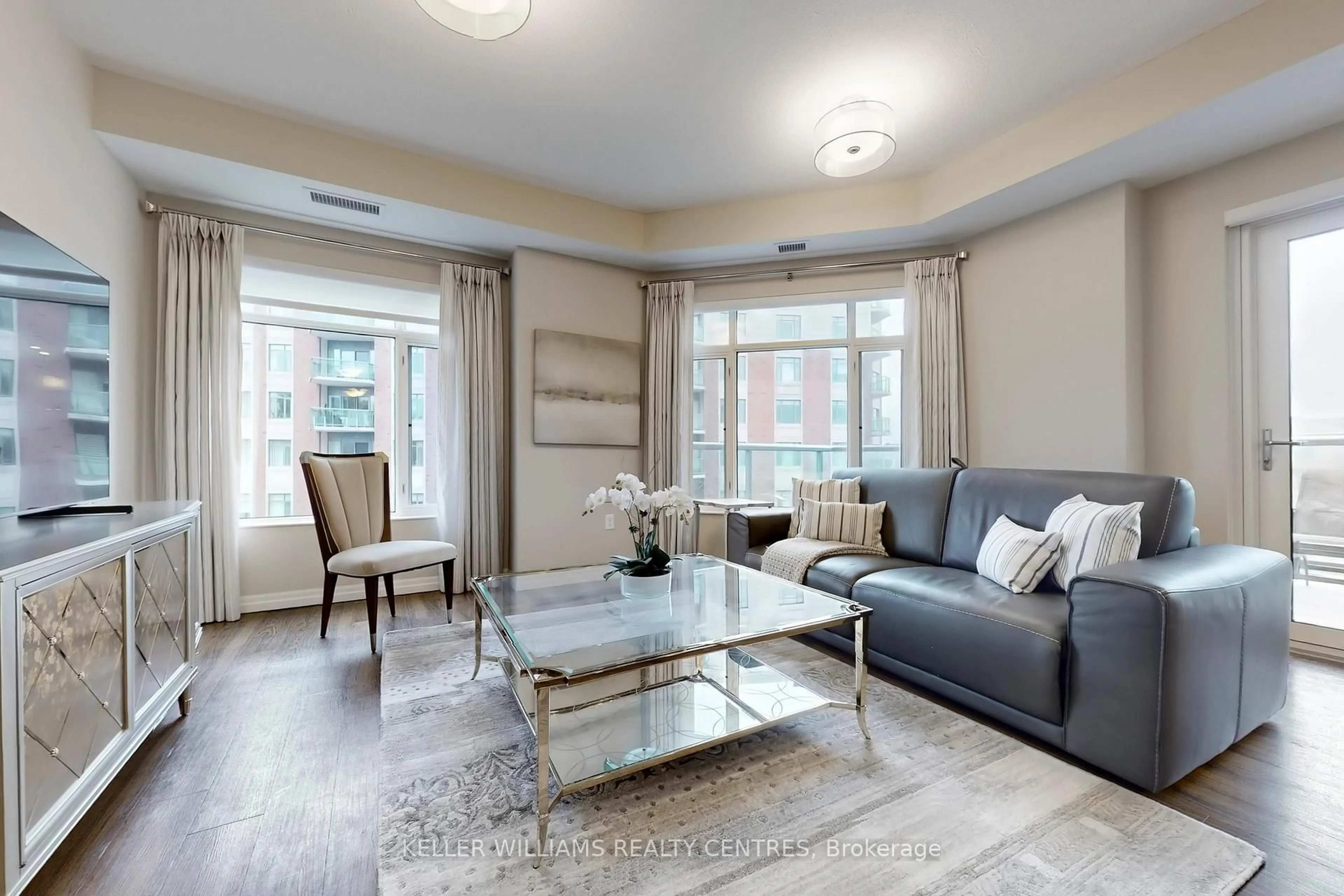 Living room with furniture, unknown for 460 William Graham Dr #313, Aurora Ontario L4G 1X9