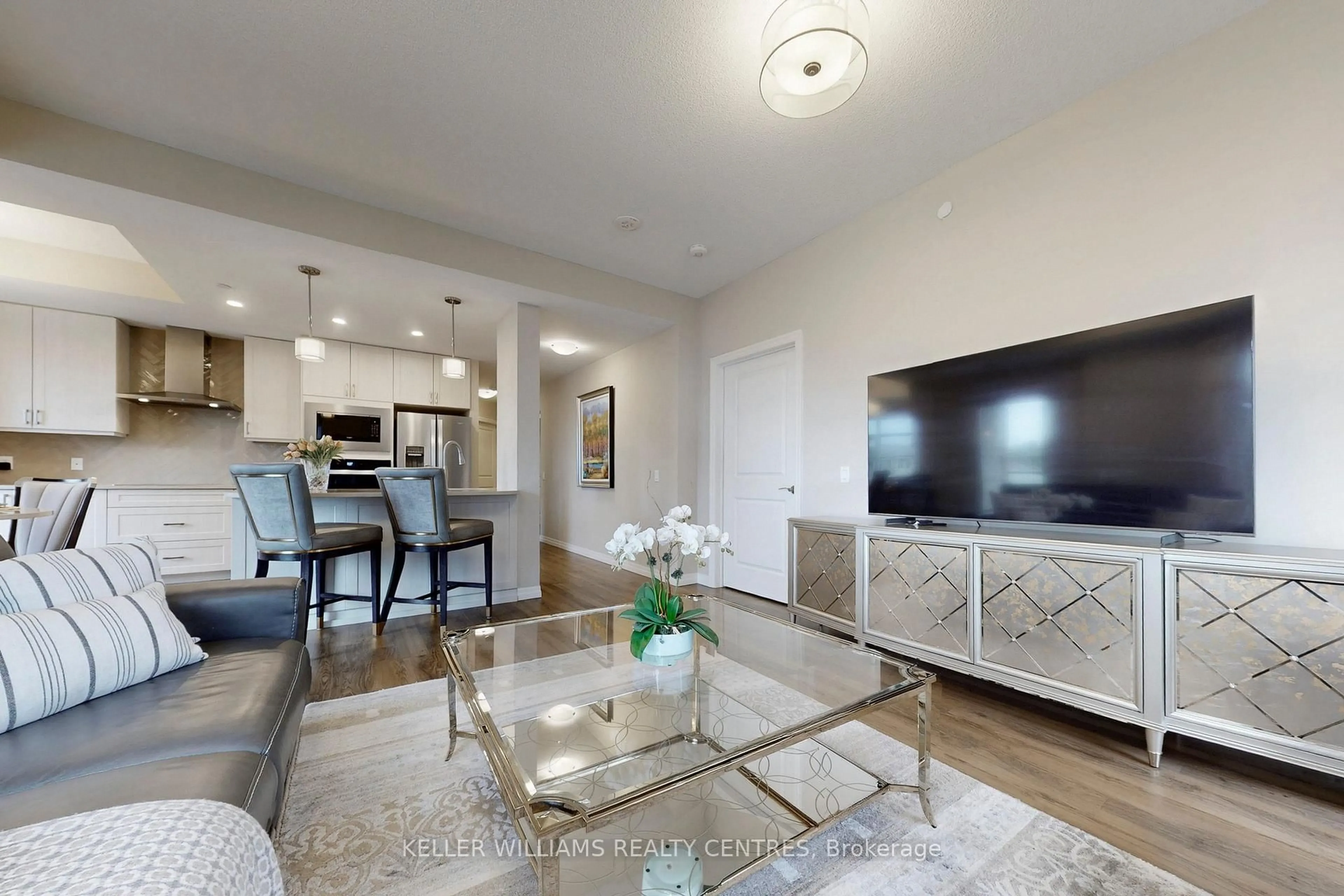 Living room with furniture, unknown for 460 William Graham Dr #313, Aurora Ontario L4G 1X9