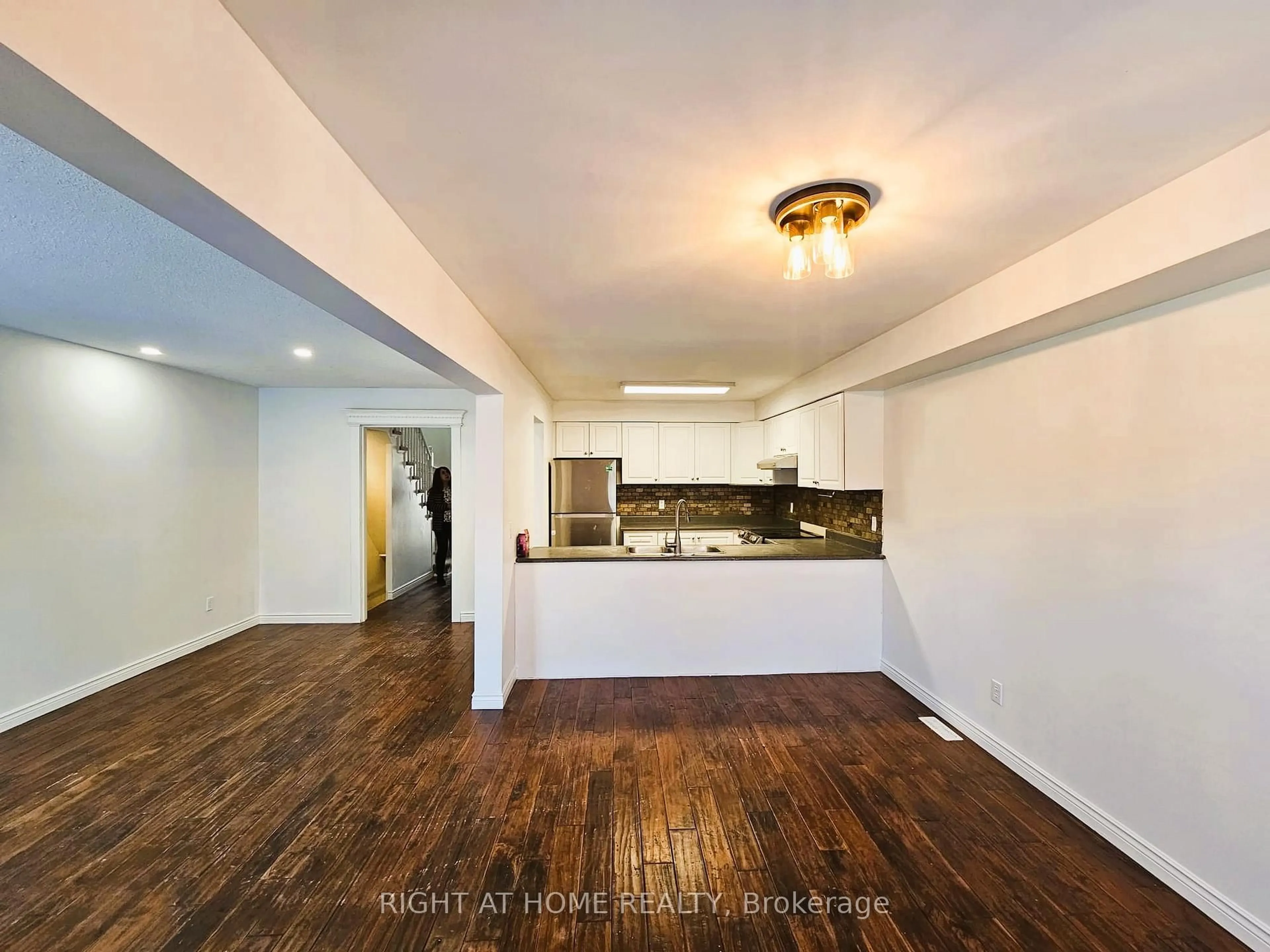 Unknown for 206 Fairwood Dr, Georgina Ontario L4P 3Y5