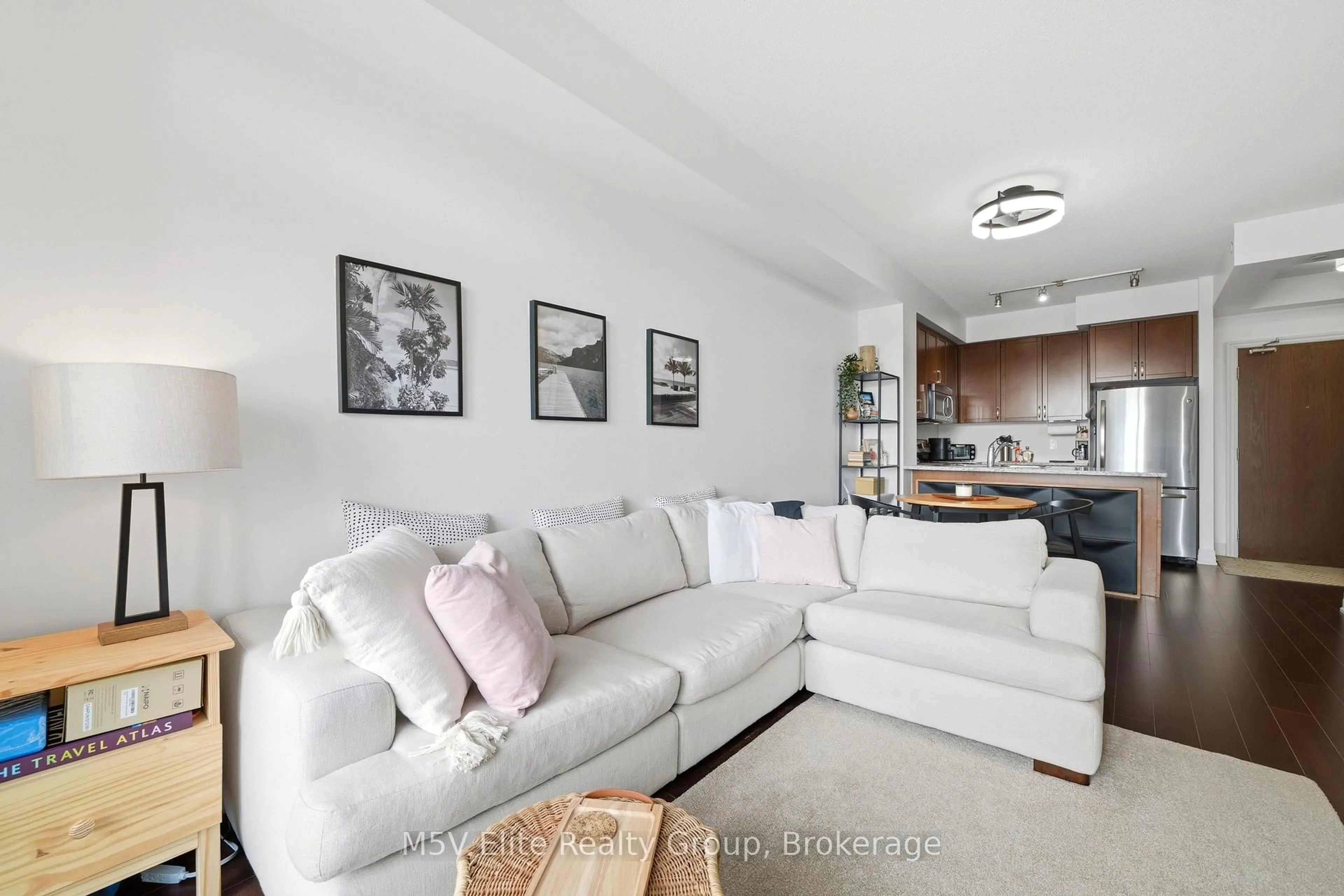 Living room with furniture, unknown for 111 Civic Square Gate #330, Aurora Ontario L4G 0S6