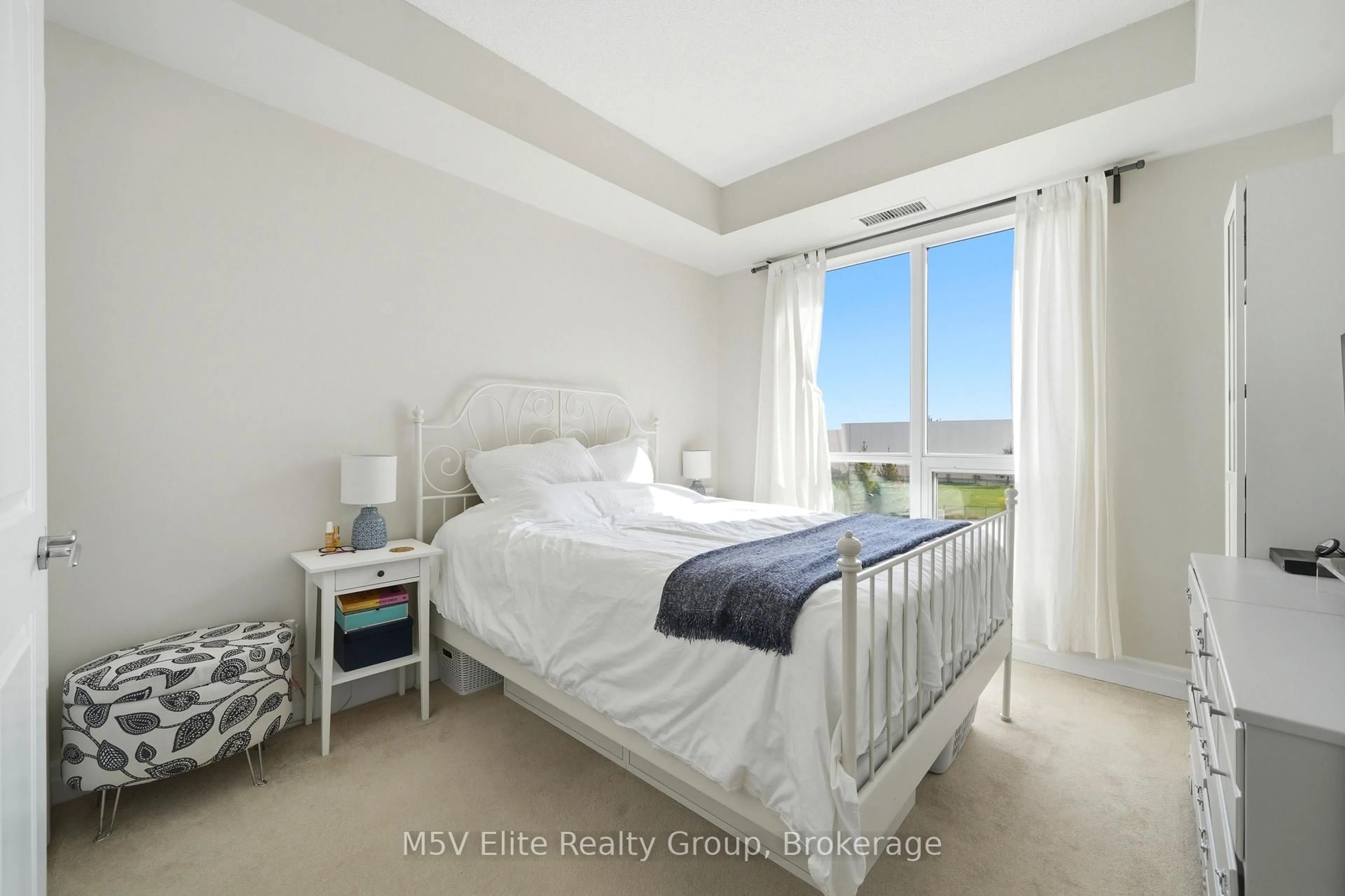 Bedroom with bed, unknown for 111 Civic Square Gate #330, Aurora Ontario L4G 0S6