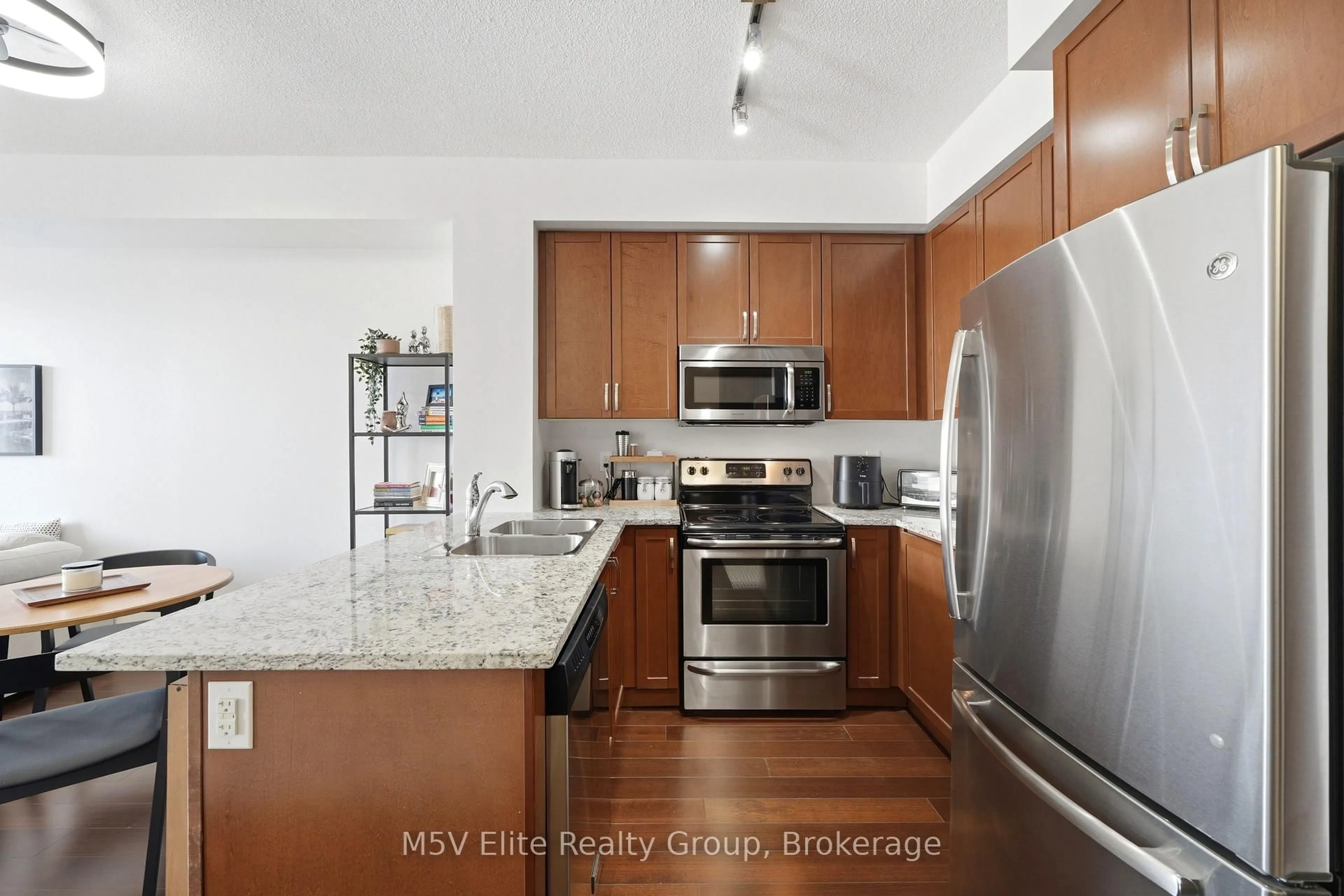 Standard kitchen, ceramic/tile floor for 111 Civic Square Gate #330, Aurora Ontario L4G 0S6