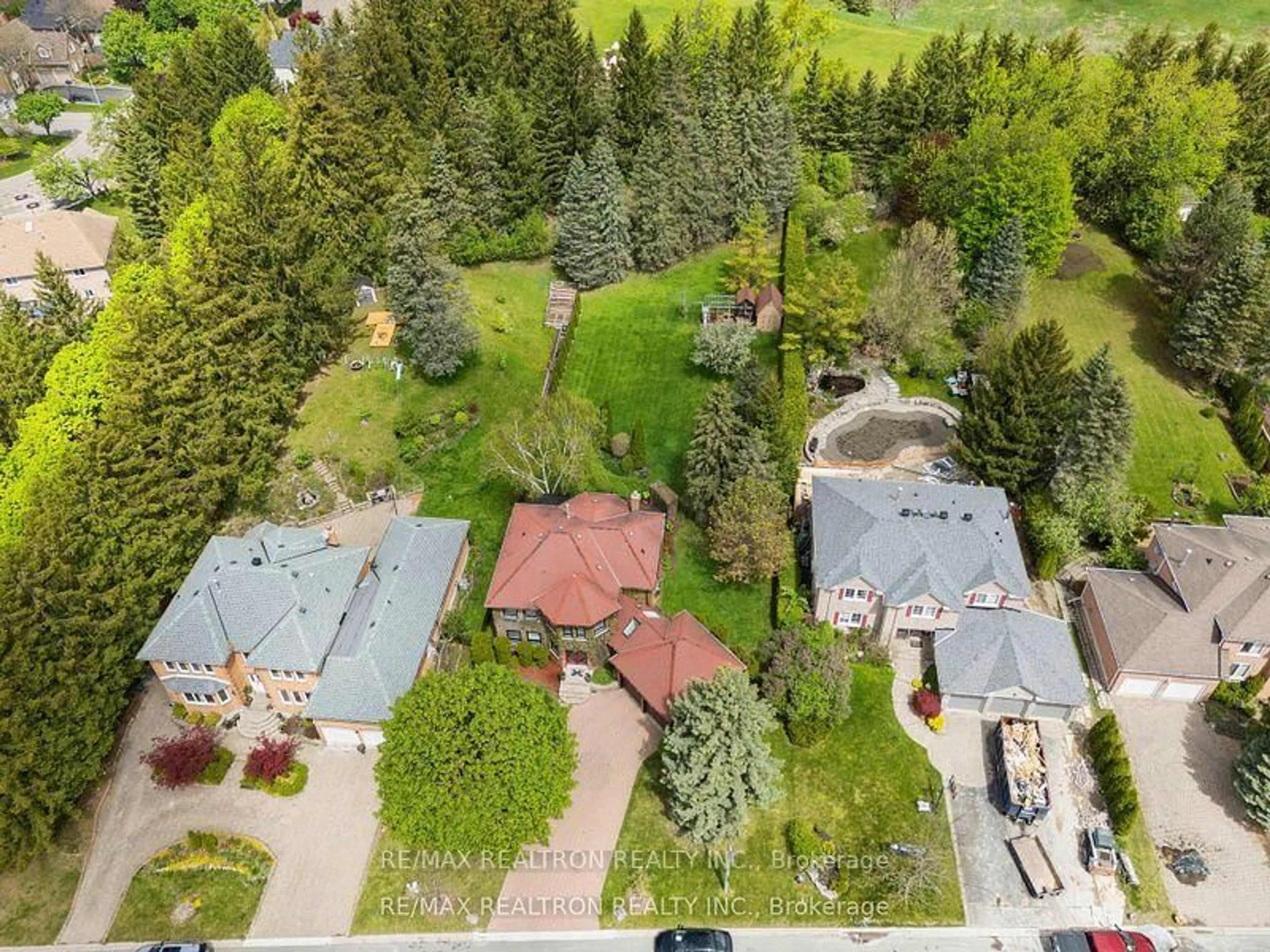 A pic from outside/outdoor area/front of a property/back of a property/a pic from drone, unknown for 41 Bloomfield Tr, Richmond Hill Ontario L4E 2K5