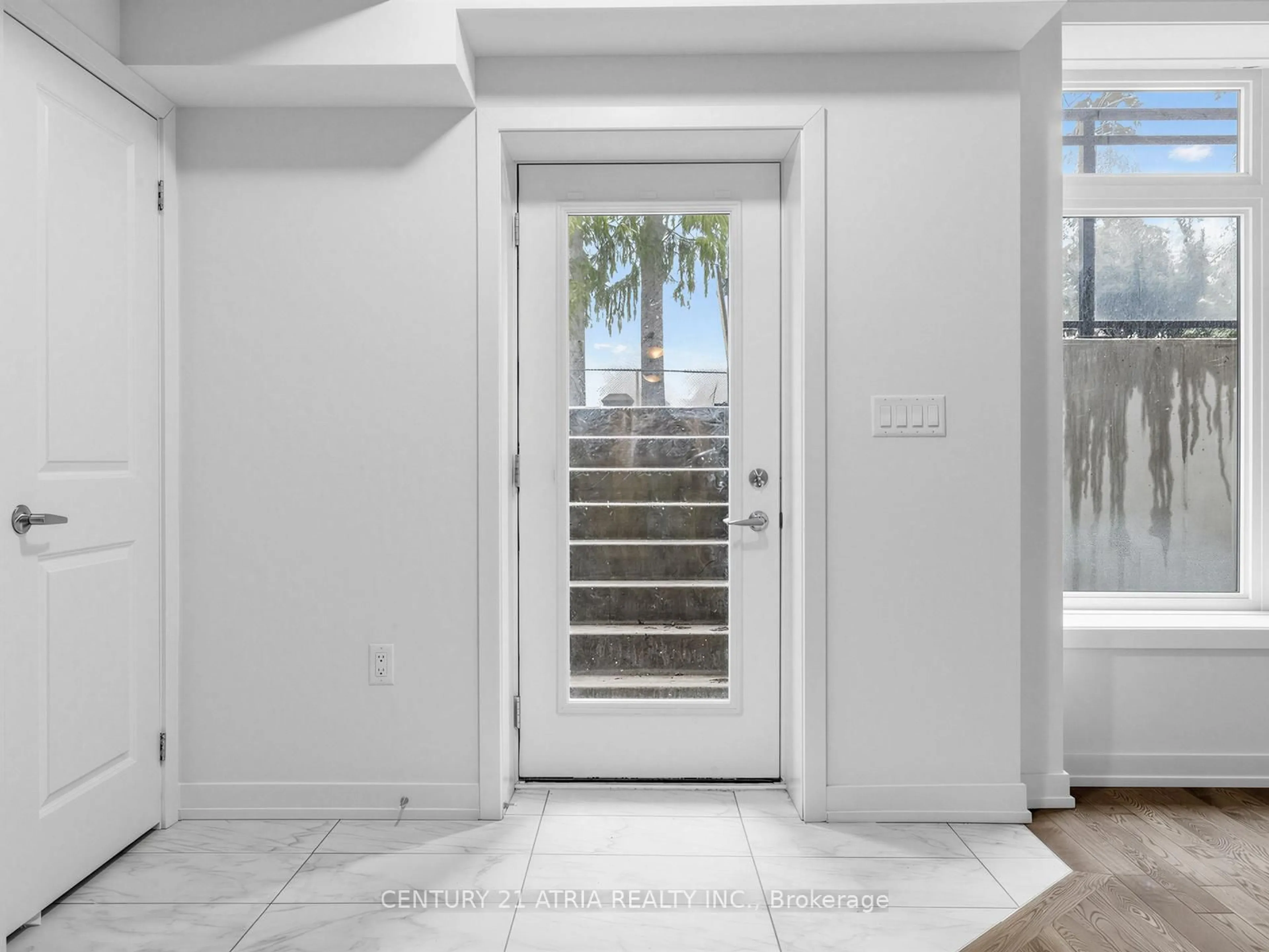 Indoor entryway for 58 Elizabeth St #2108, Richmond Hill Ontario L4C 5W2