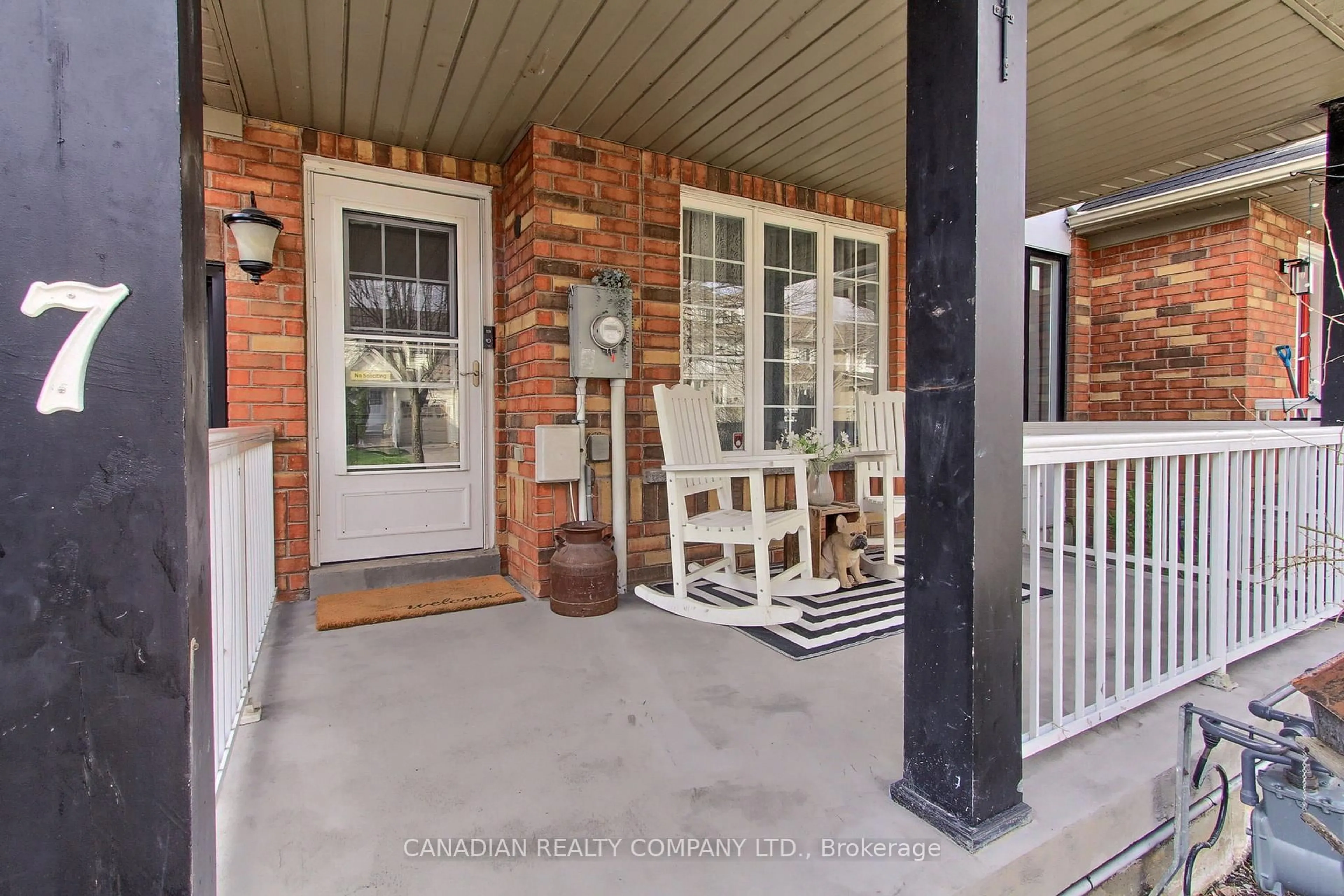 Indoor entryway for 7 Glasgow Cres, Georgina Ontario L4P 4A9