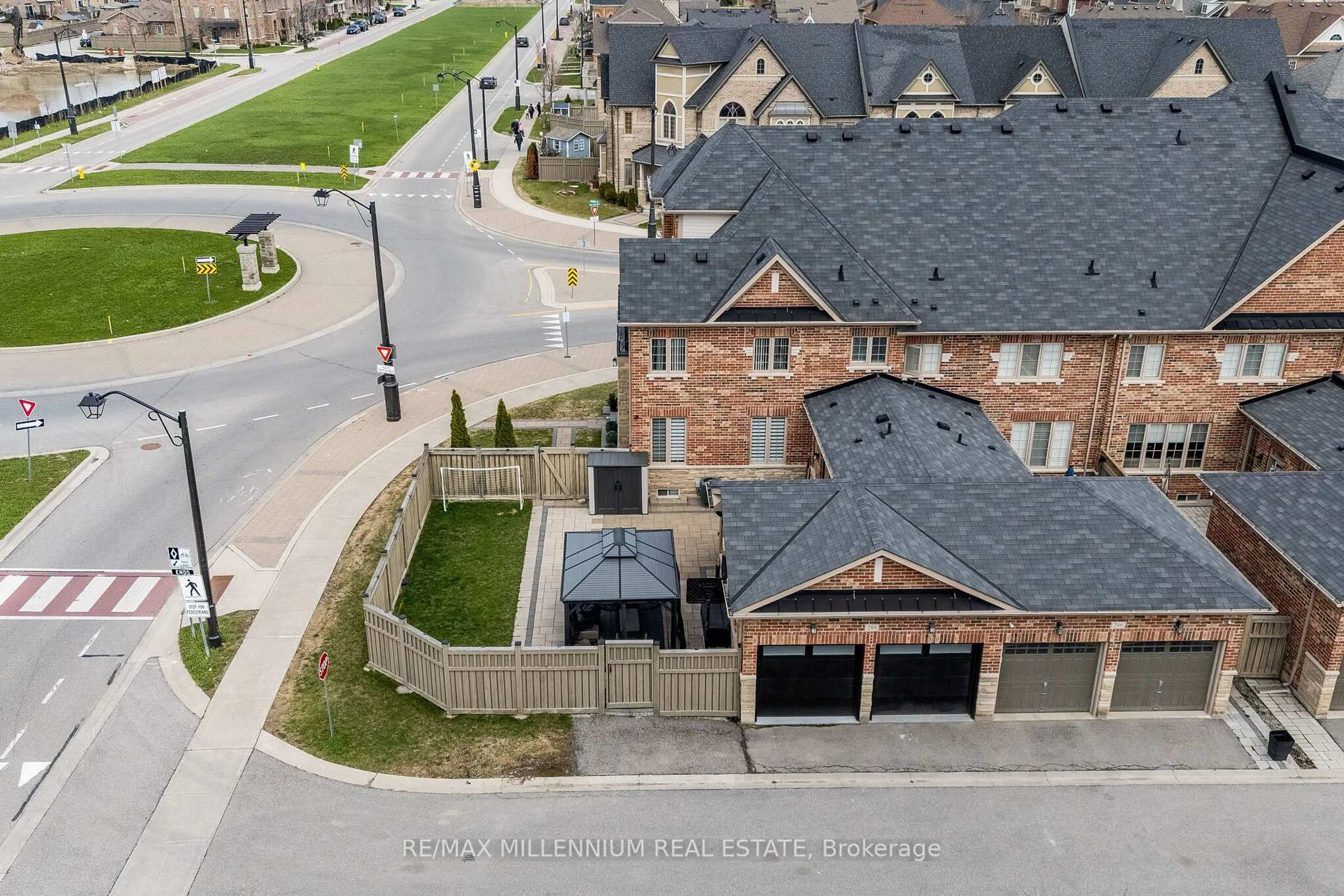 A pic from outside/outdoor area/front of a property/back of a property/a pic from drone, street for 288 Barons St, Vaughan Ontario L4H 3Z3