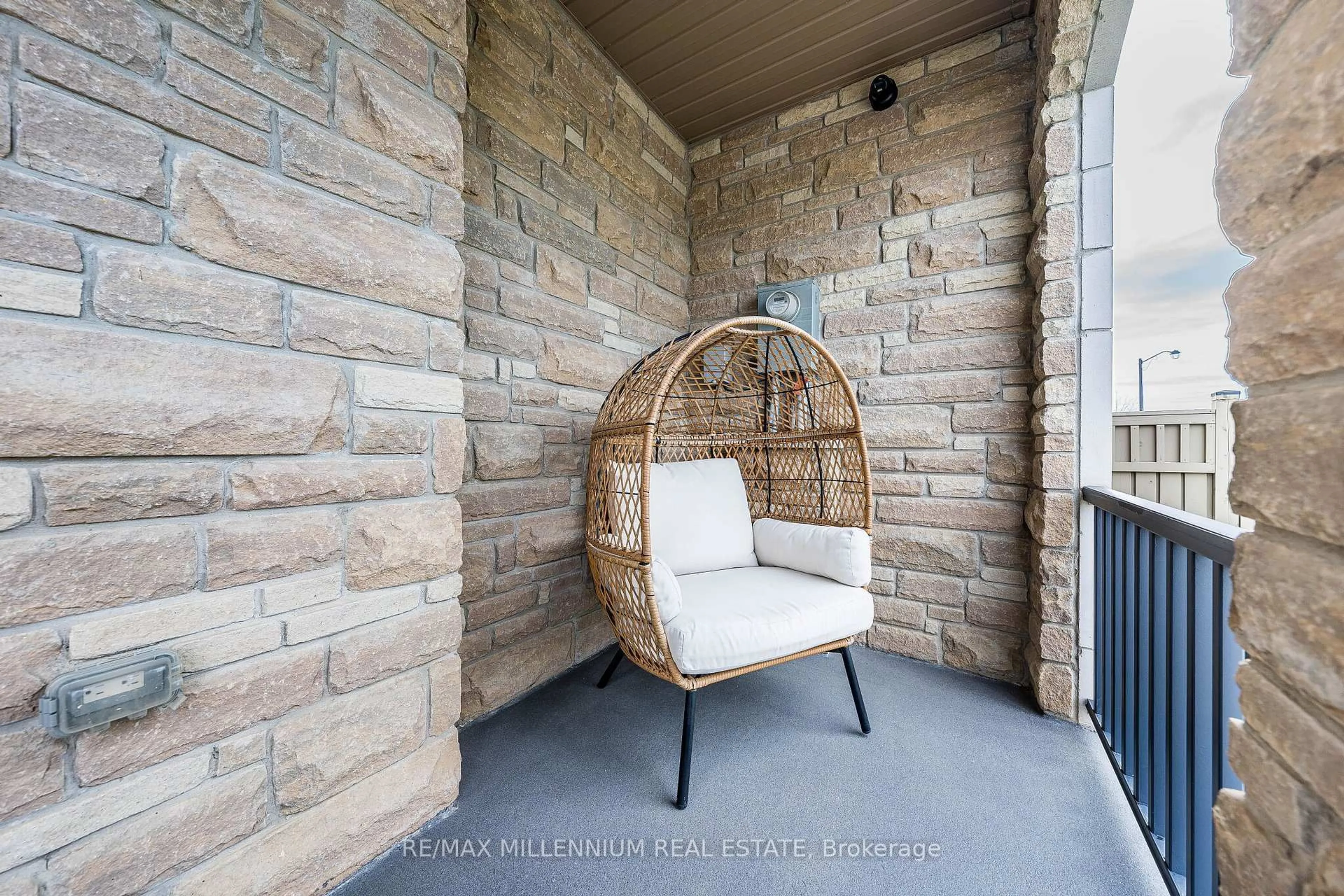 Patio, street for 288 Barons St, Vaughan Ontario L4H 3Z3