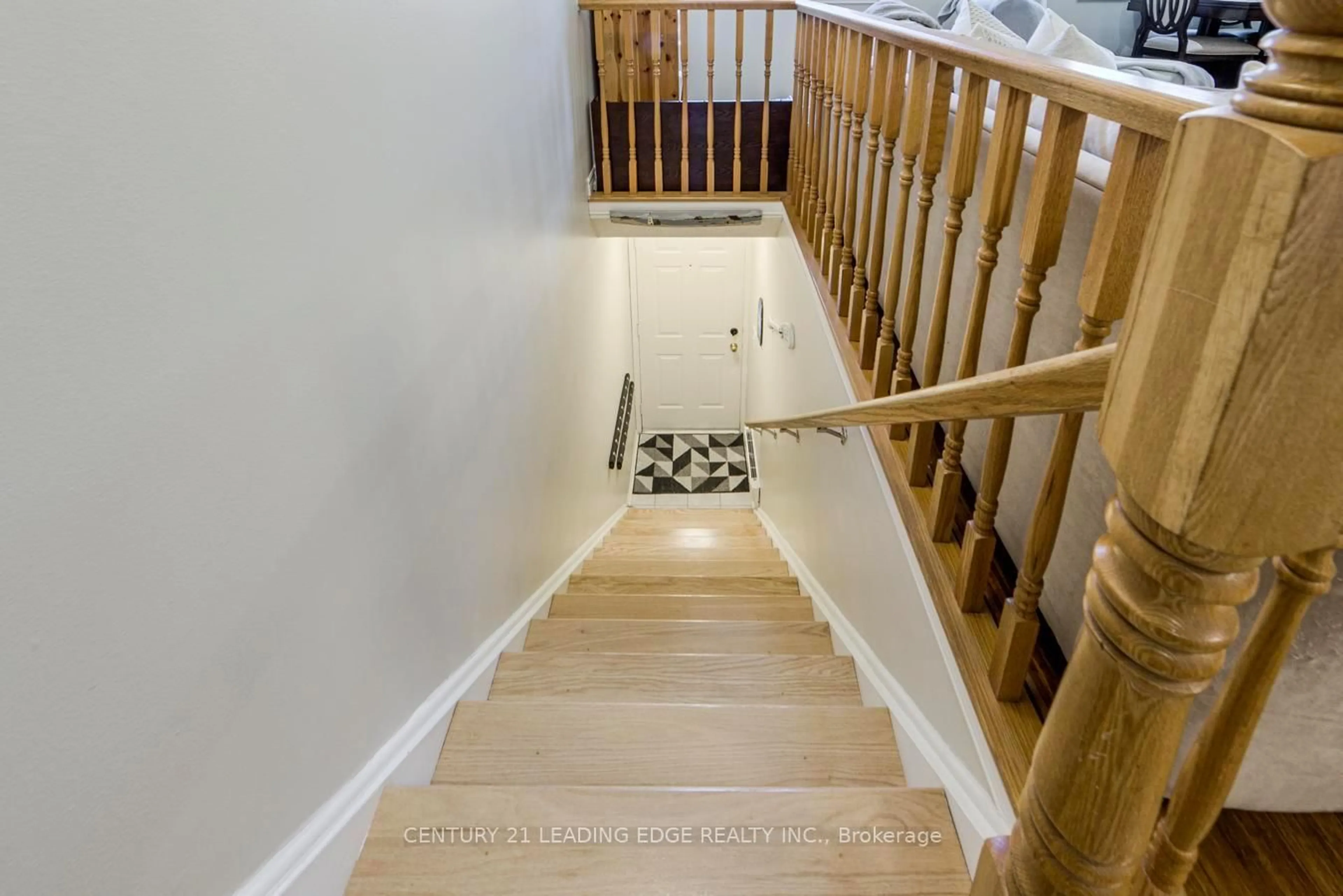 Stairs for 75 Weldrick Rd #608, Richmond Hill Ontario L4C 0H9