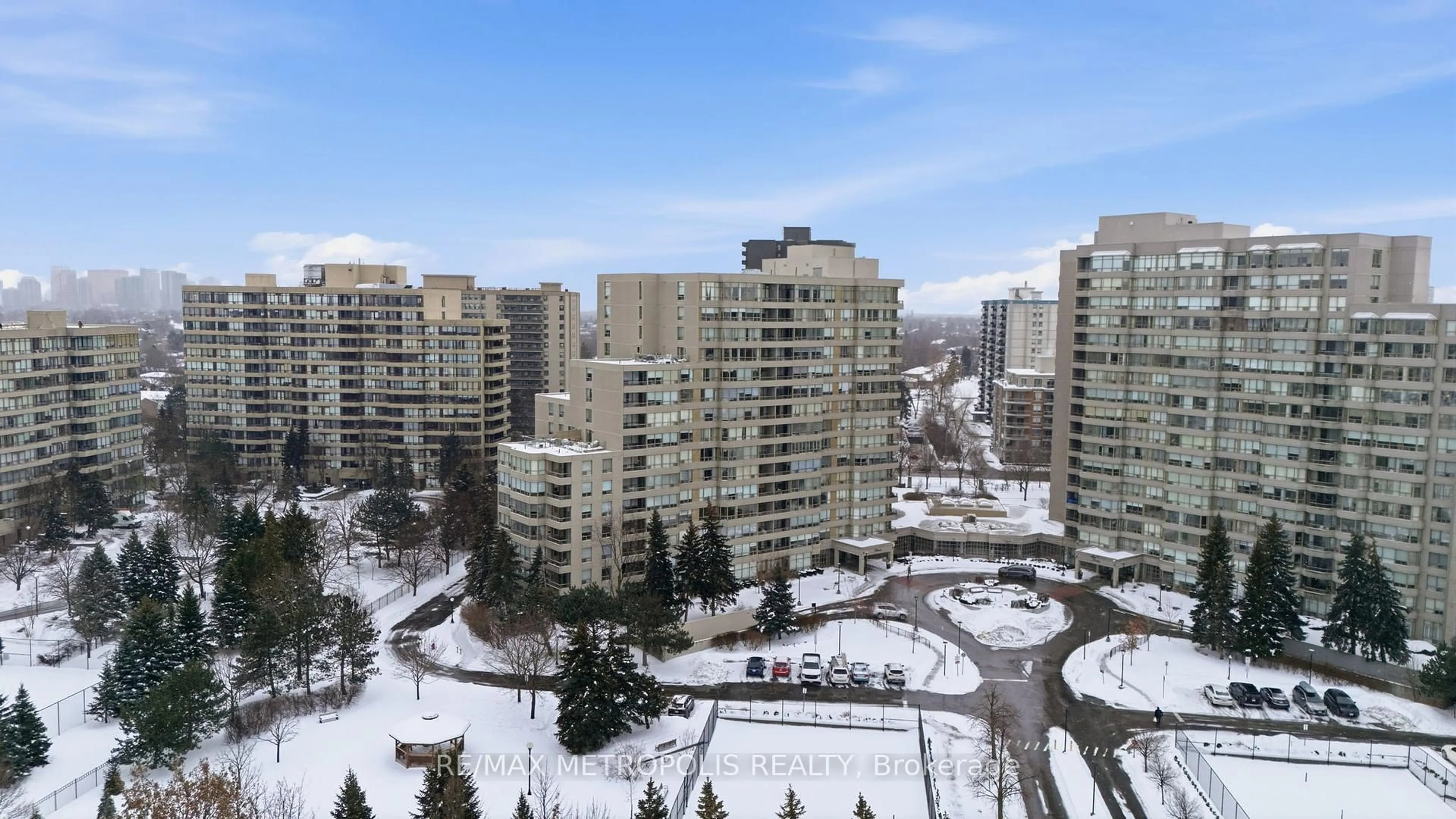 A pic from outside/outdoor area/front of a property/back of a property/a pic from drone, city buildings view from balcony for 11 Townsgate Dr #1501, Vaughan Ontario L4J 8G4