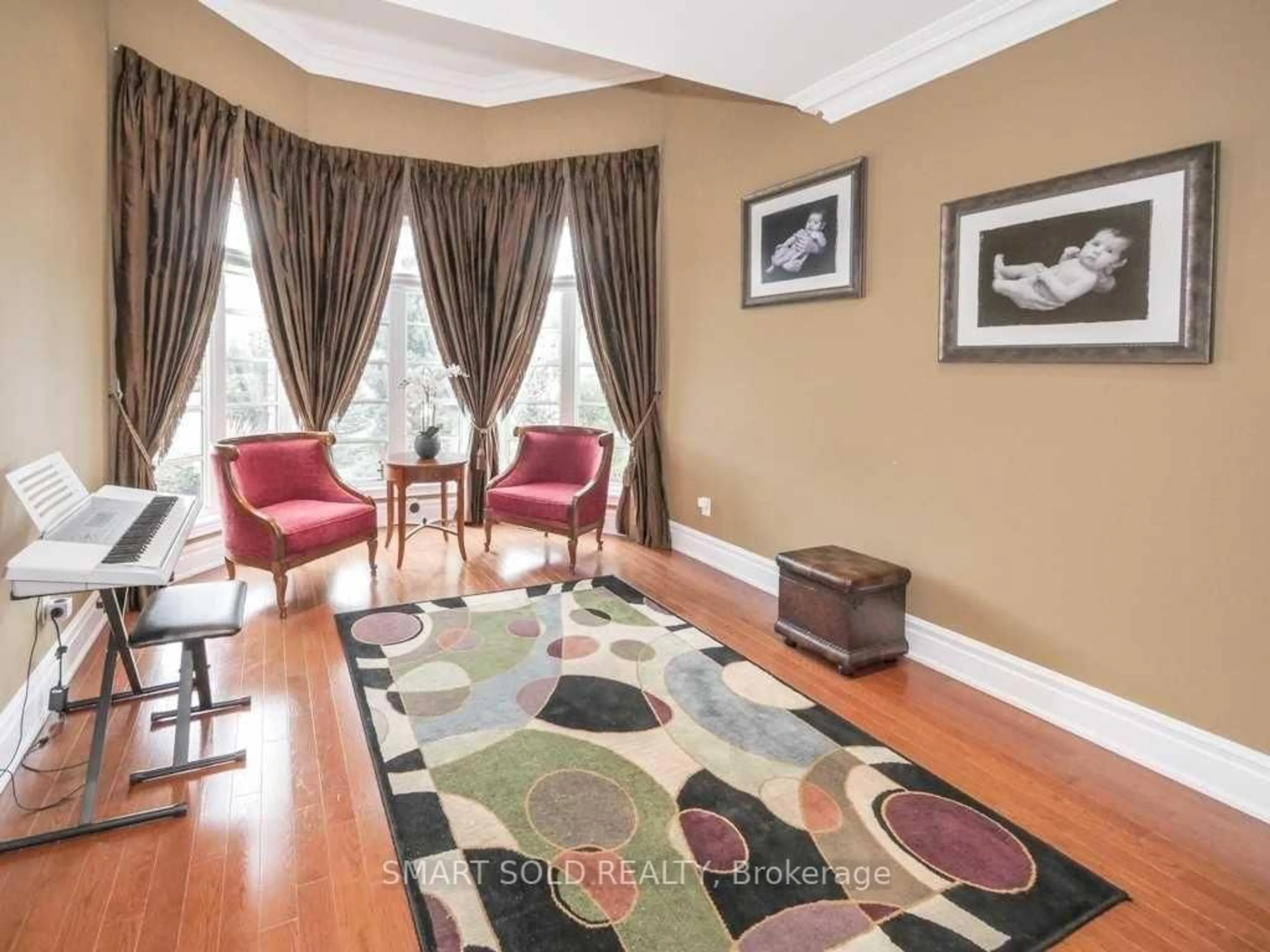 Living room with furniture, unknown for 15 Vomano St, Richmond Hill Ontario L4C 0T9