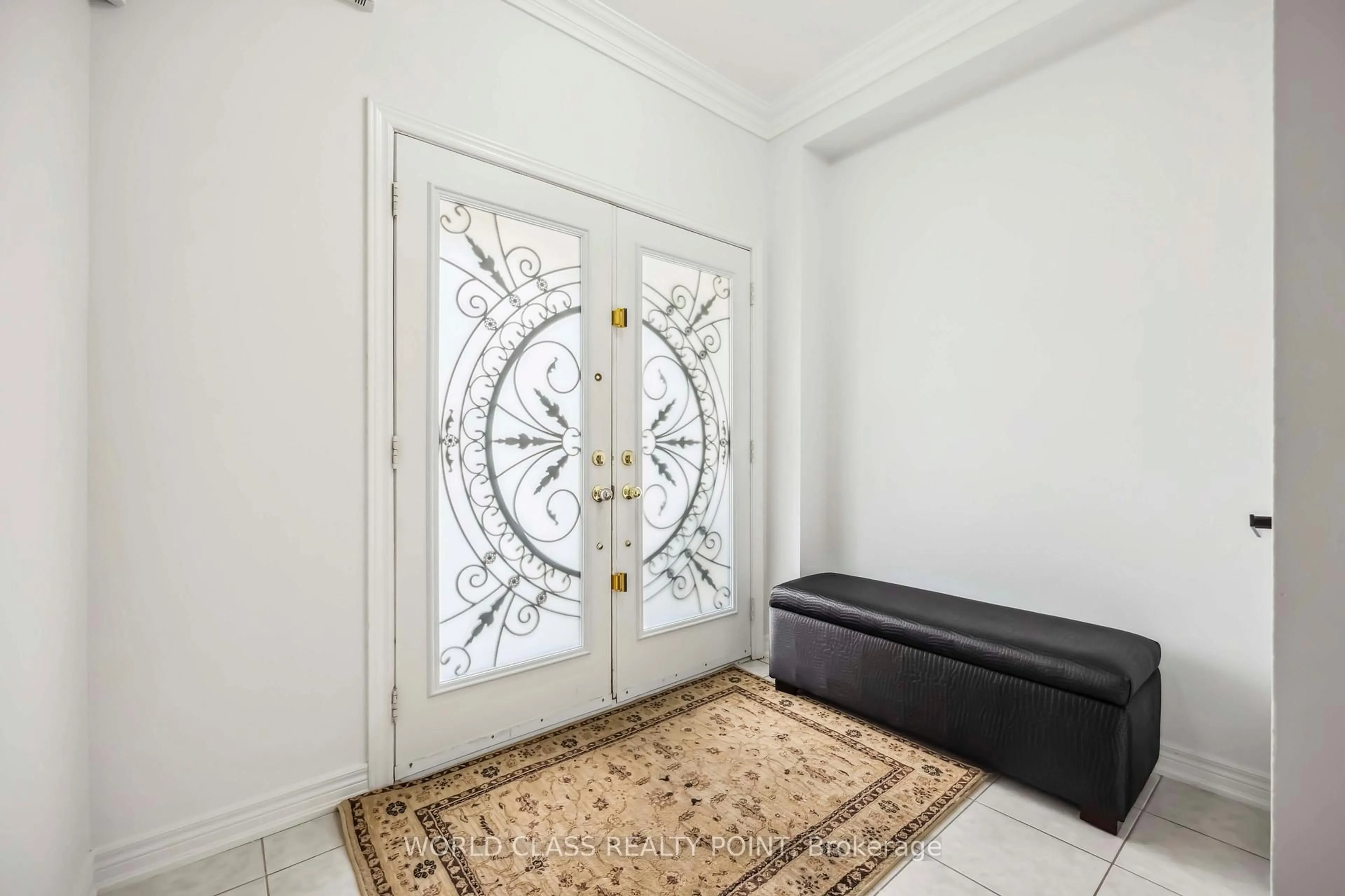 Indoor entryway for 131 Lormel Gate, Vaughan Ontario L4H 0C5