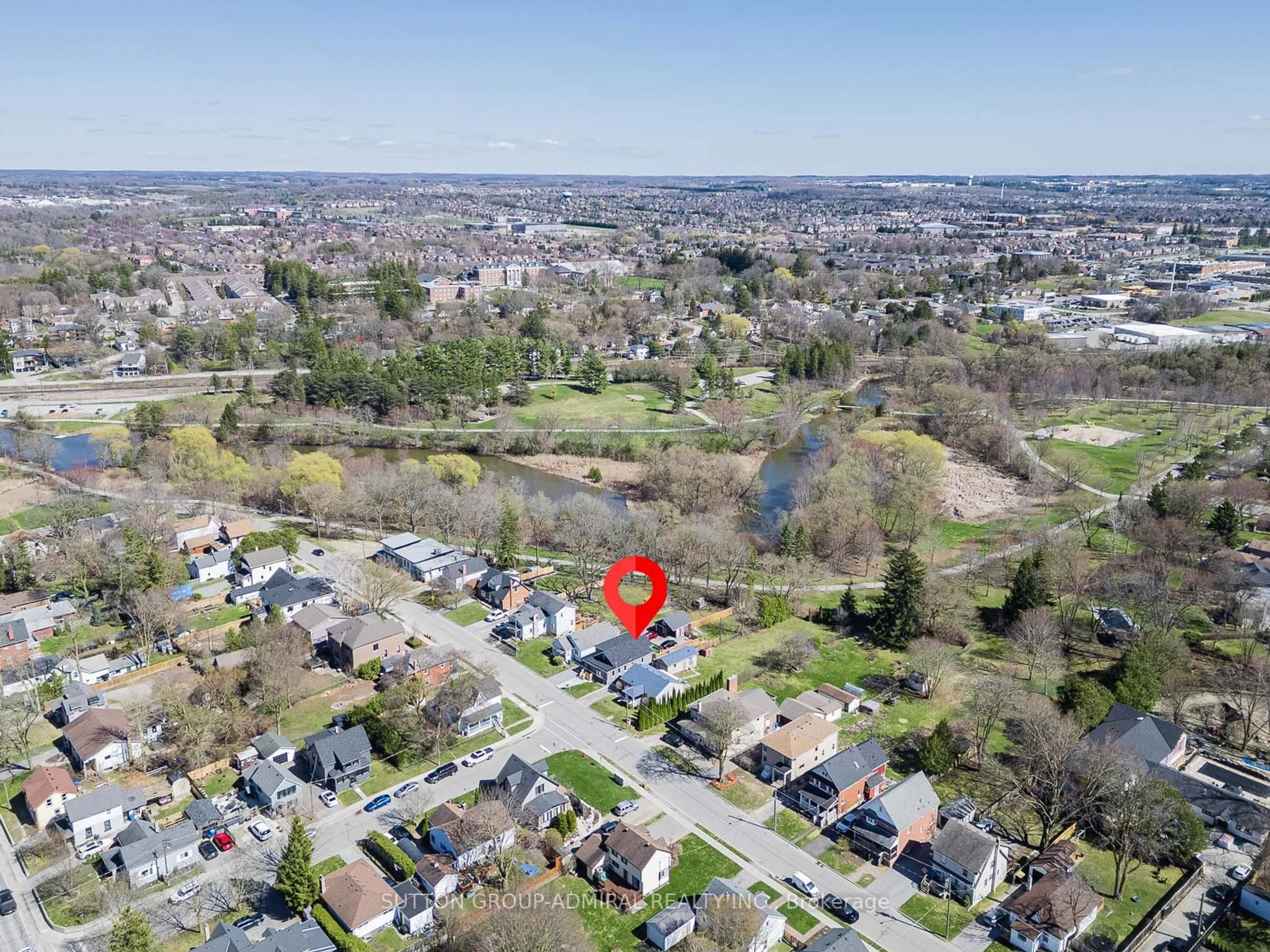 A pic from outside/outdoor area/front of a property/back of a property/a pic from drone, street for 408 Andrew St, Newmarket Ontario L3Y 1H4