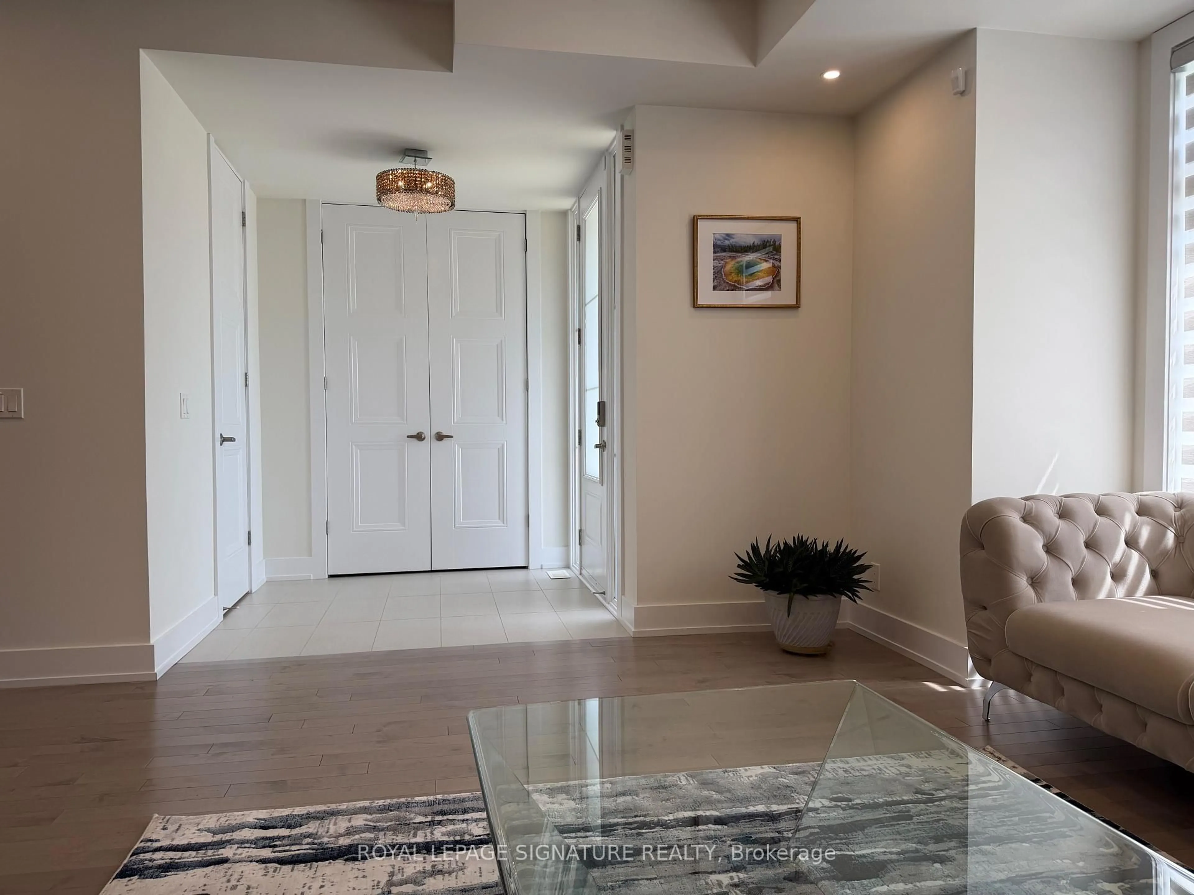 Indoor entryway for 21 Kohn Lane, Markham Ontario L6C 3J3