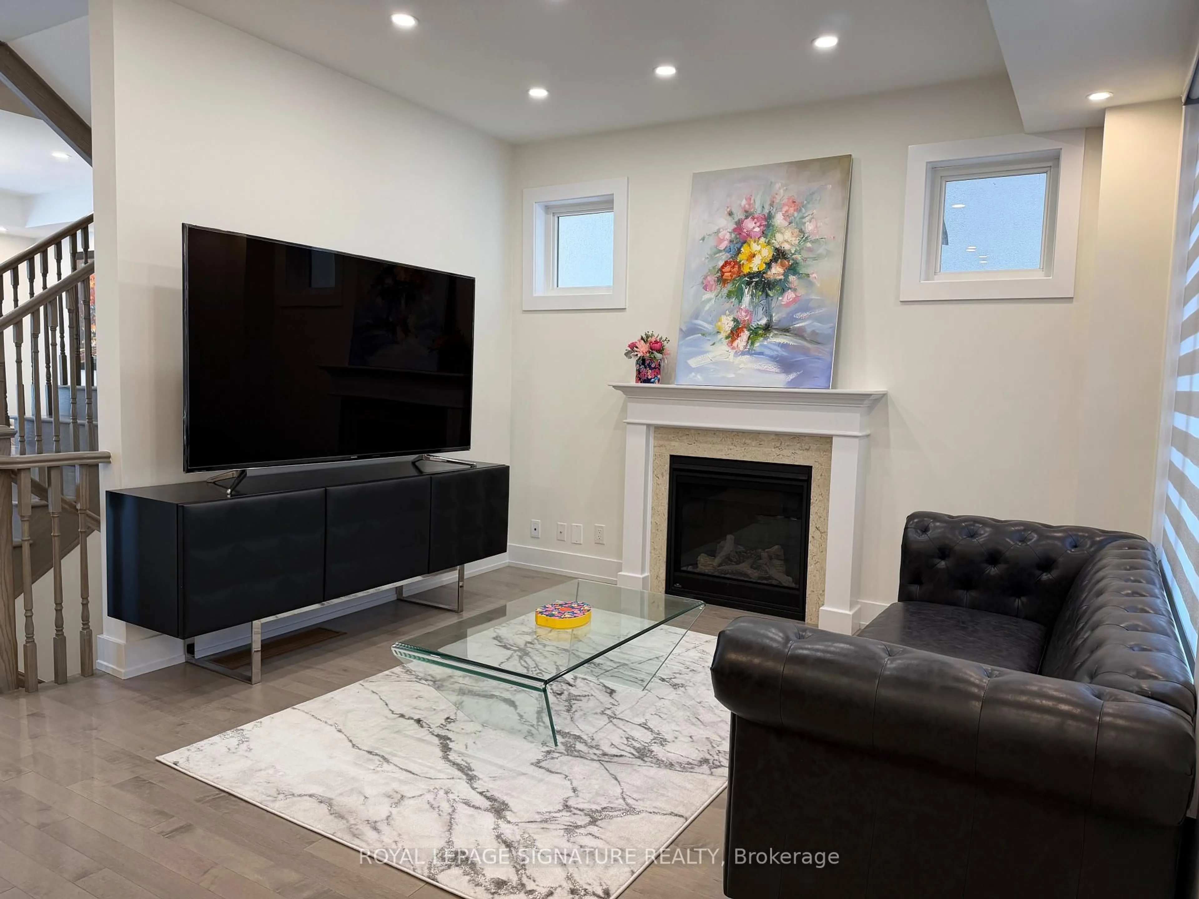 Living room with furniture, unknown for 21 Kohn Lane, Markham Ontario L6C 3J3
