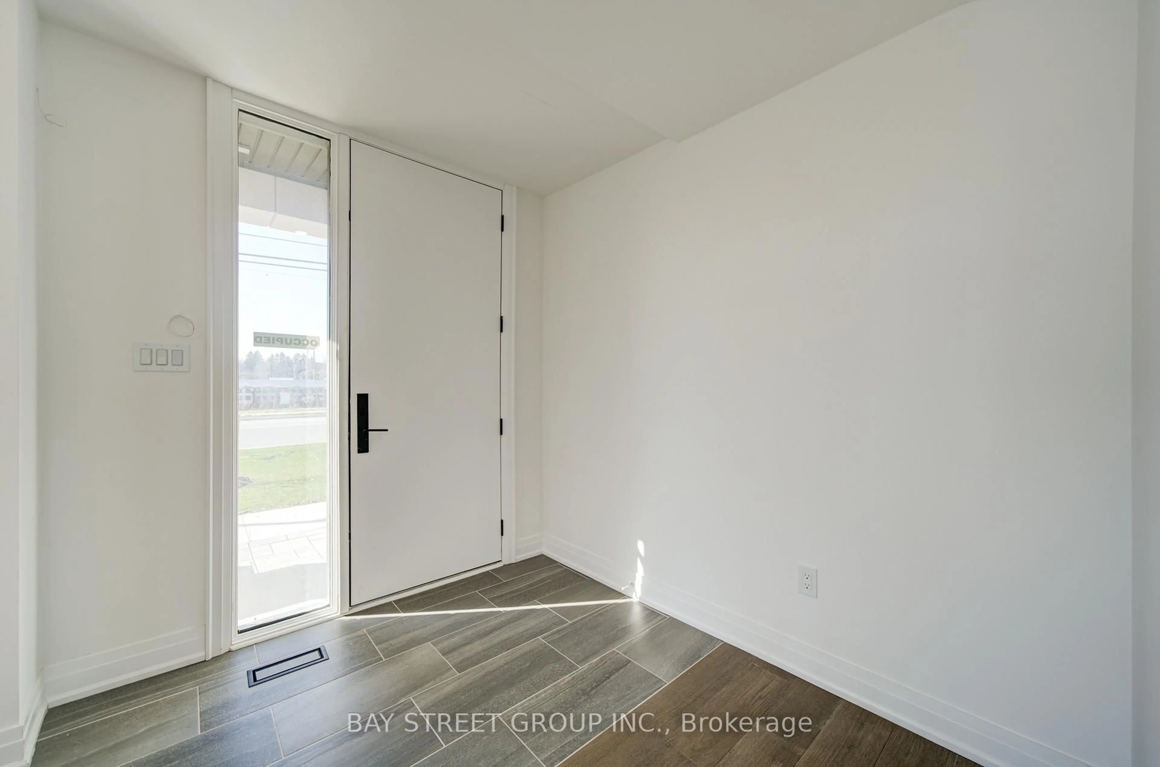 Indoor entryway for 324 King Rd, Richmond Hill Ontario L4E 1L4
