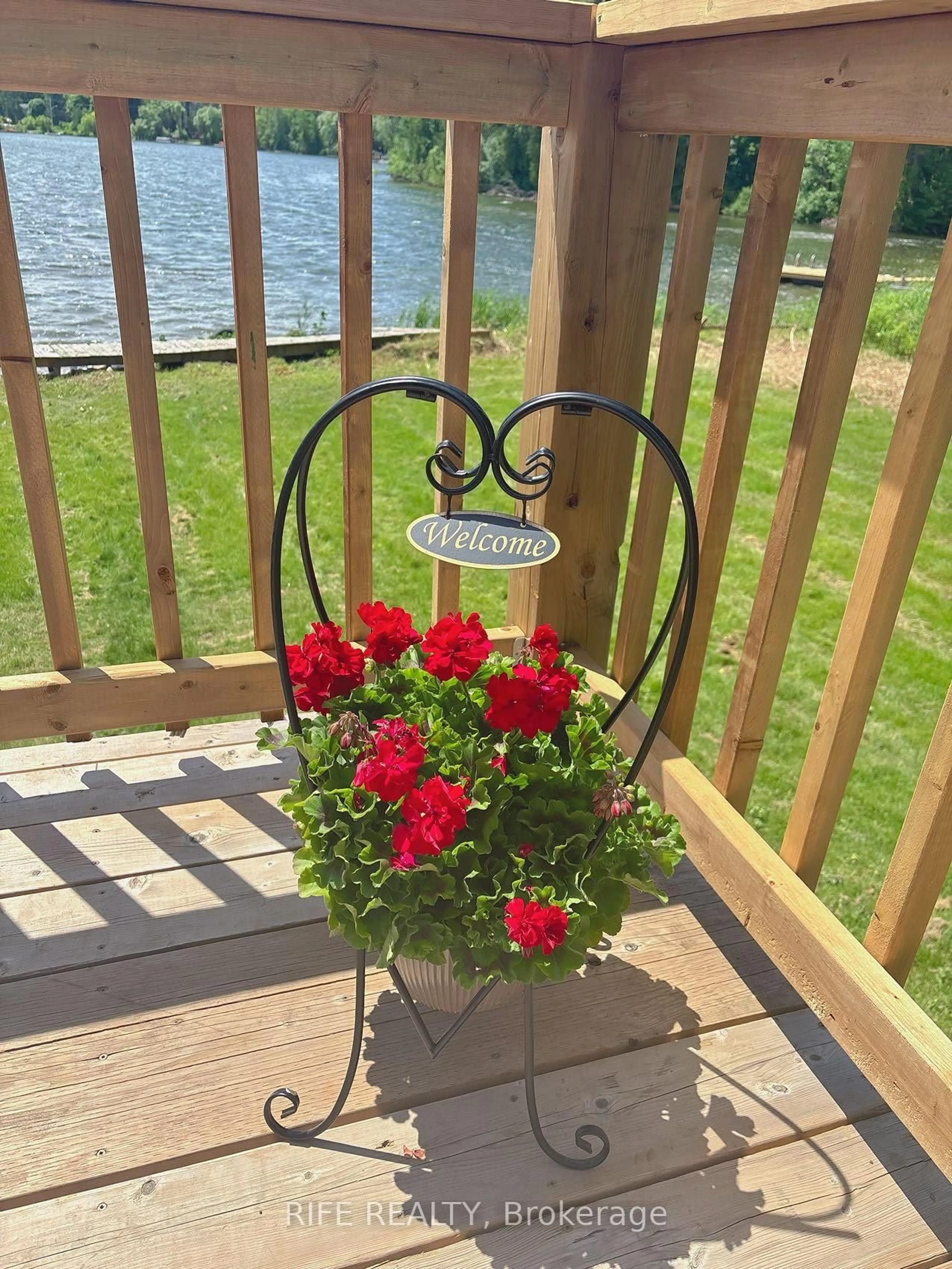 Patio, water/lake/river/ocean view for 41 Connor Dr, Whitchurch-Stouffville Ontario L4A 7X3