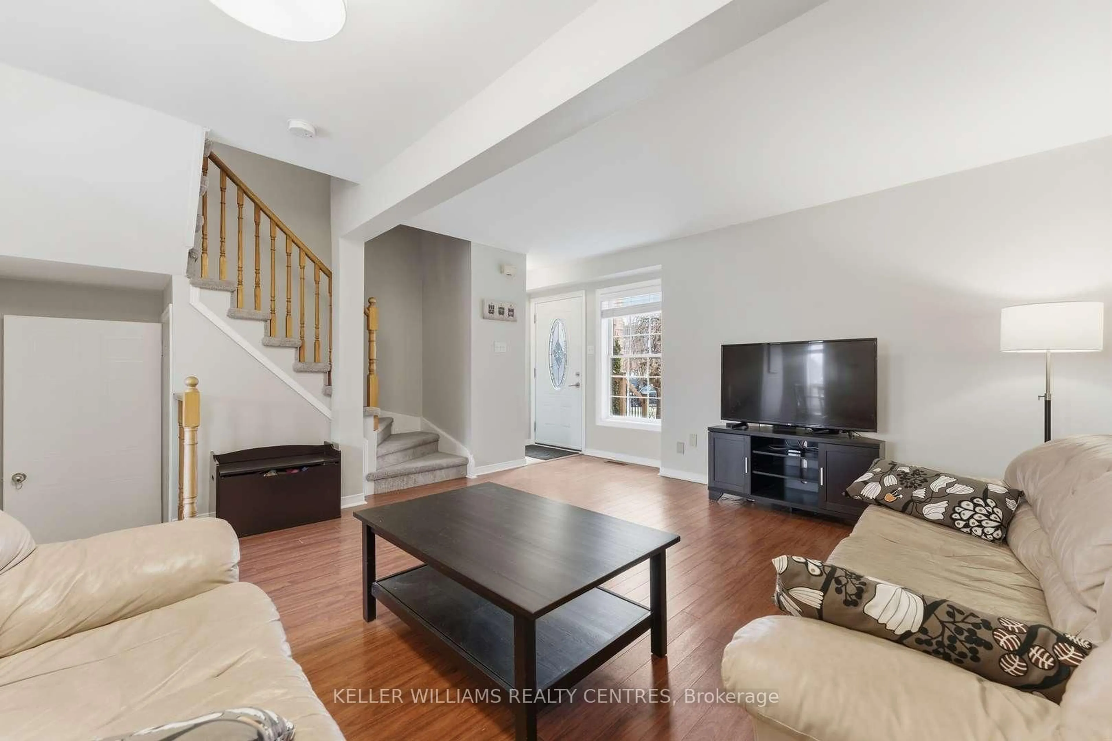 Living room with furniture, unknown for 22 Ross Linton Dr, Aurora Ontario L4G 6T3