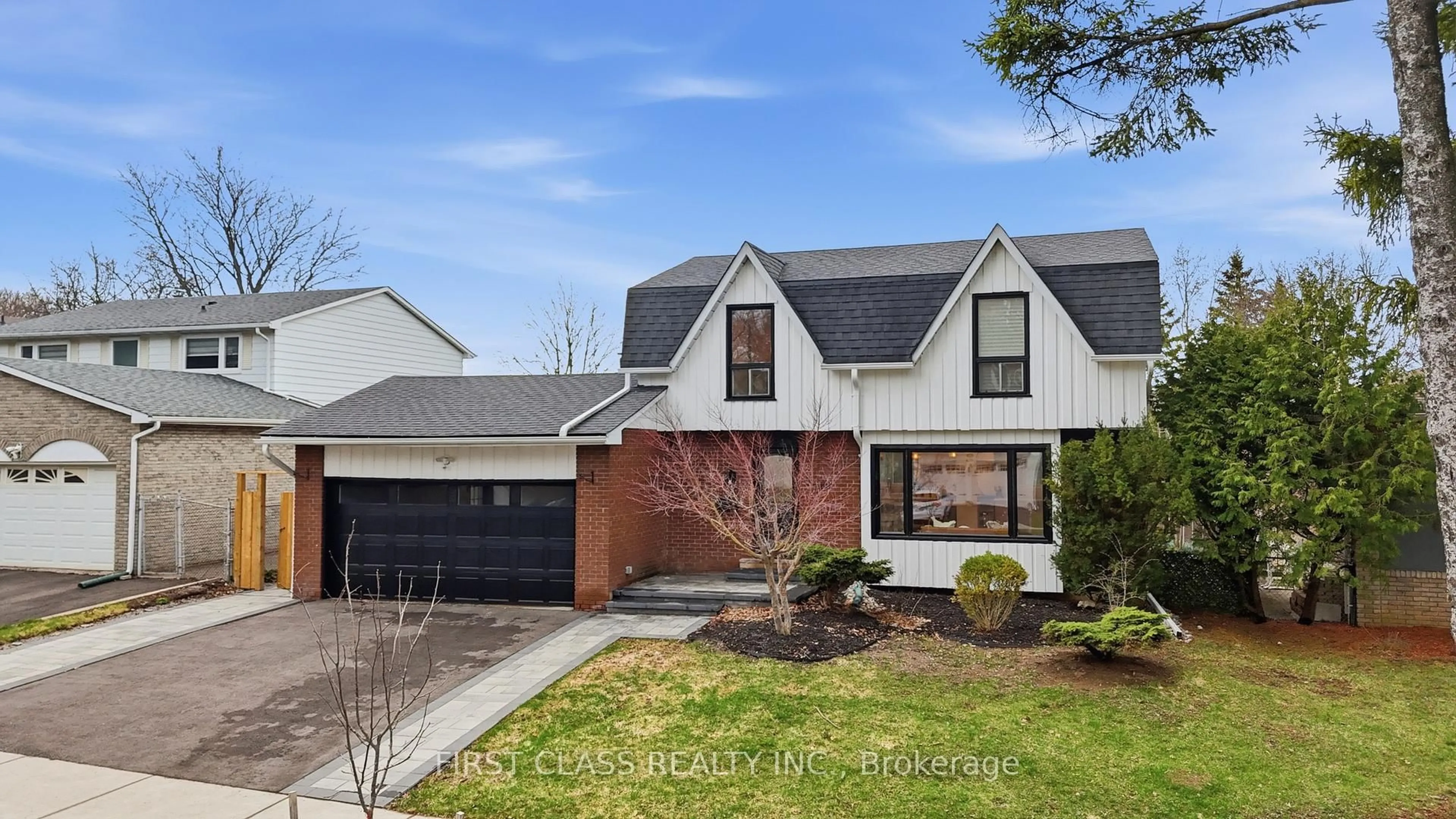 Home with brick exterior material, street for 88 Dawn Hill Tr, Markham Ontario L3T 3B3