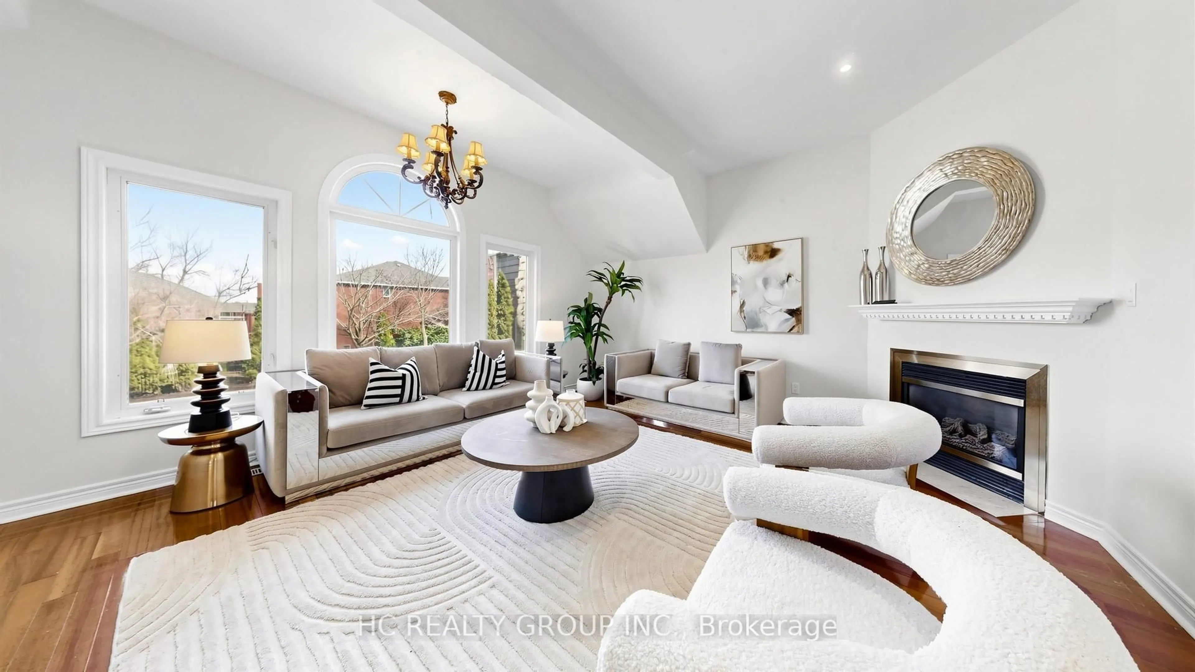 Living room with furniture, unknown for 23 Brookeview Dr, Aurora Ontario L4G 6N1