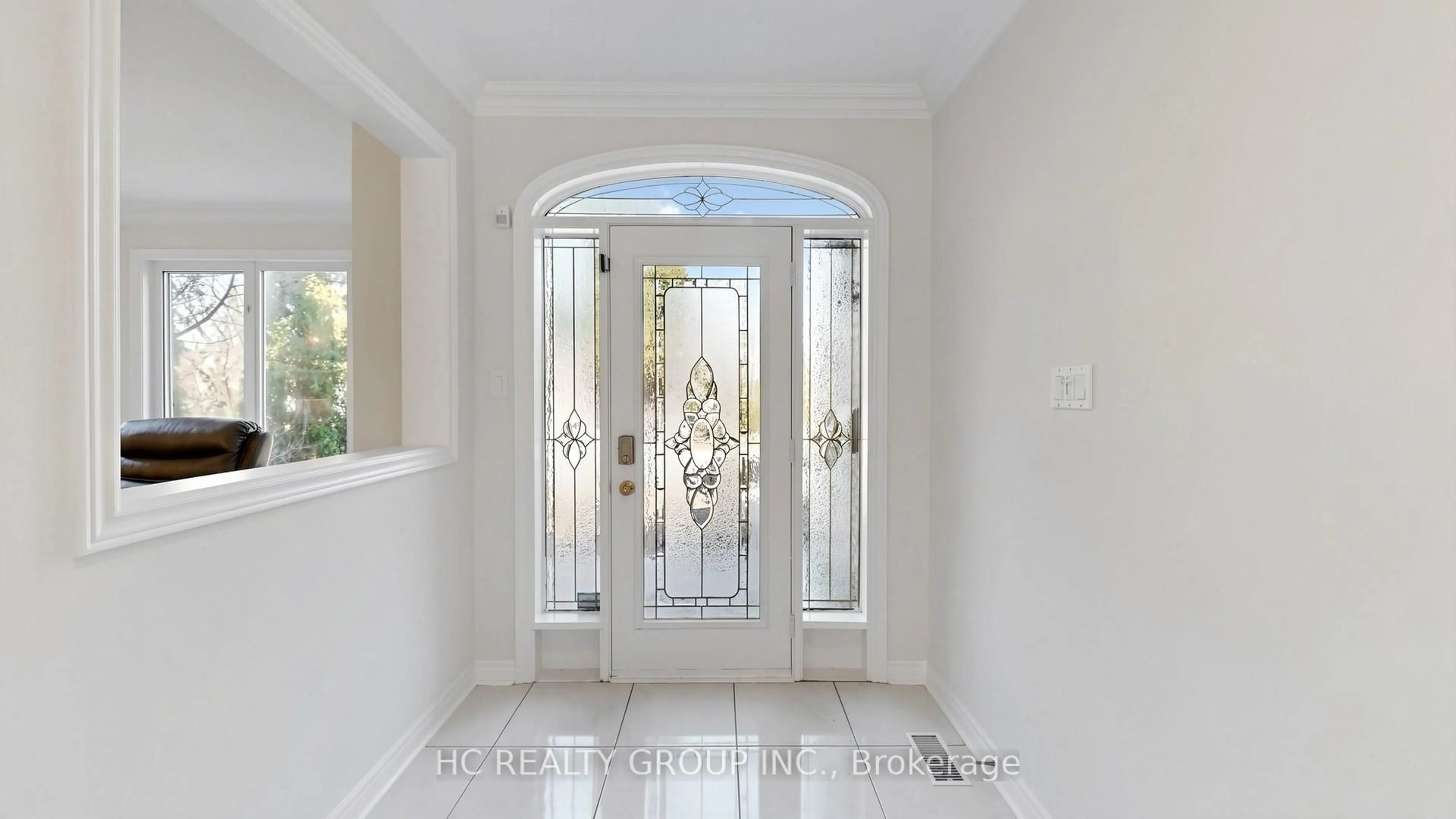Indoor entryway for 23 Brookeview Dr, Aurora Ontario L4G 6N1