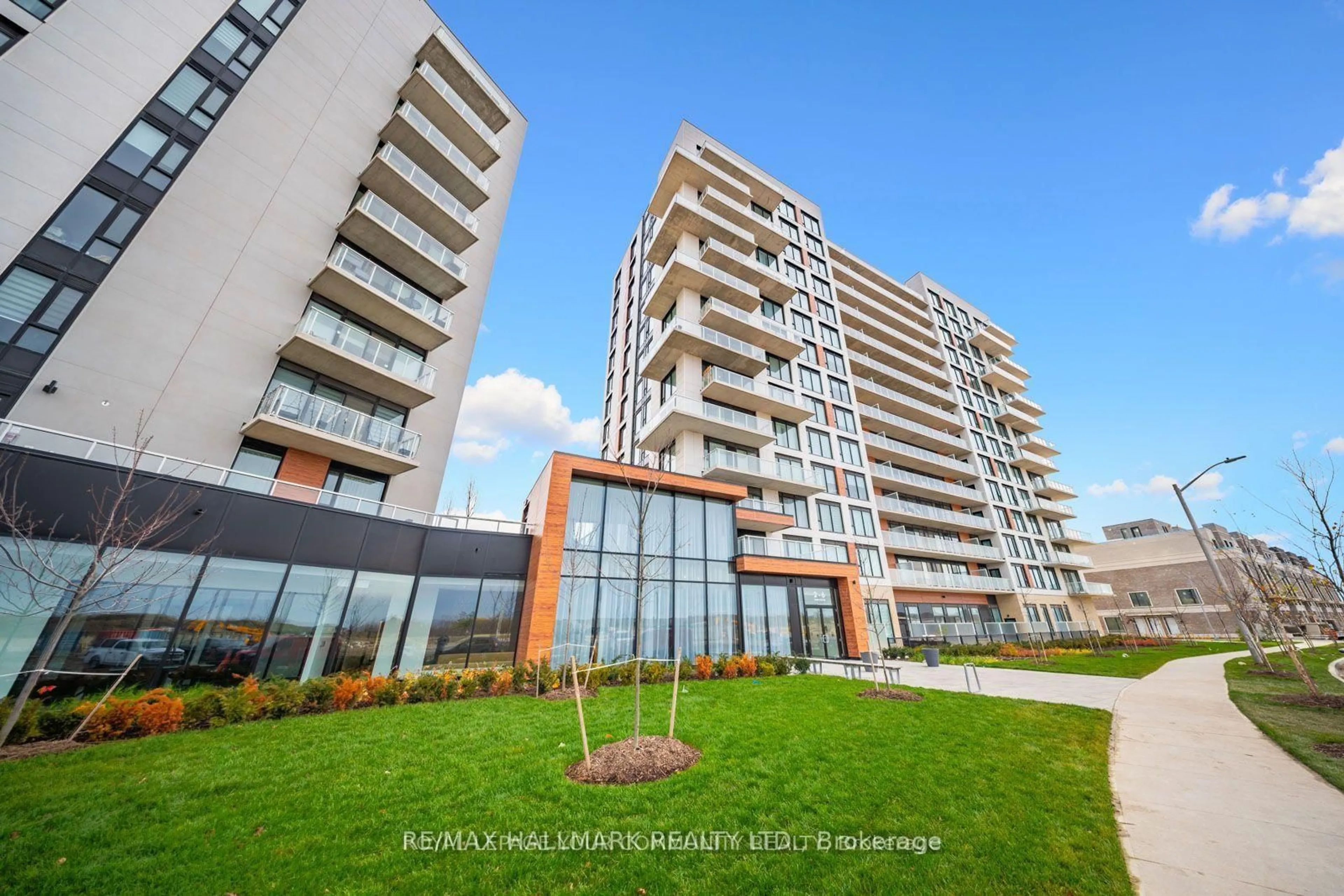 A pic from outside/outdoor area/front of a property/back of a property/a pic from drone, building for 6 DAVID EYER Rd #707, Richmond Hill Ontario L4S 0N5