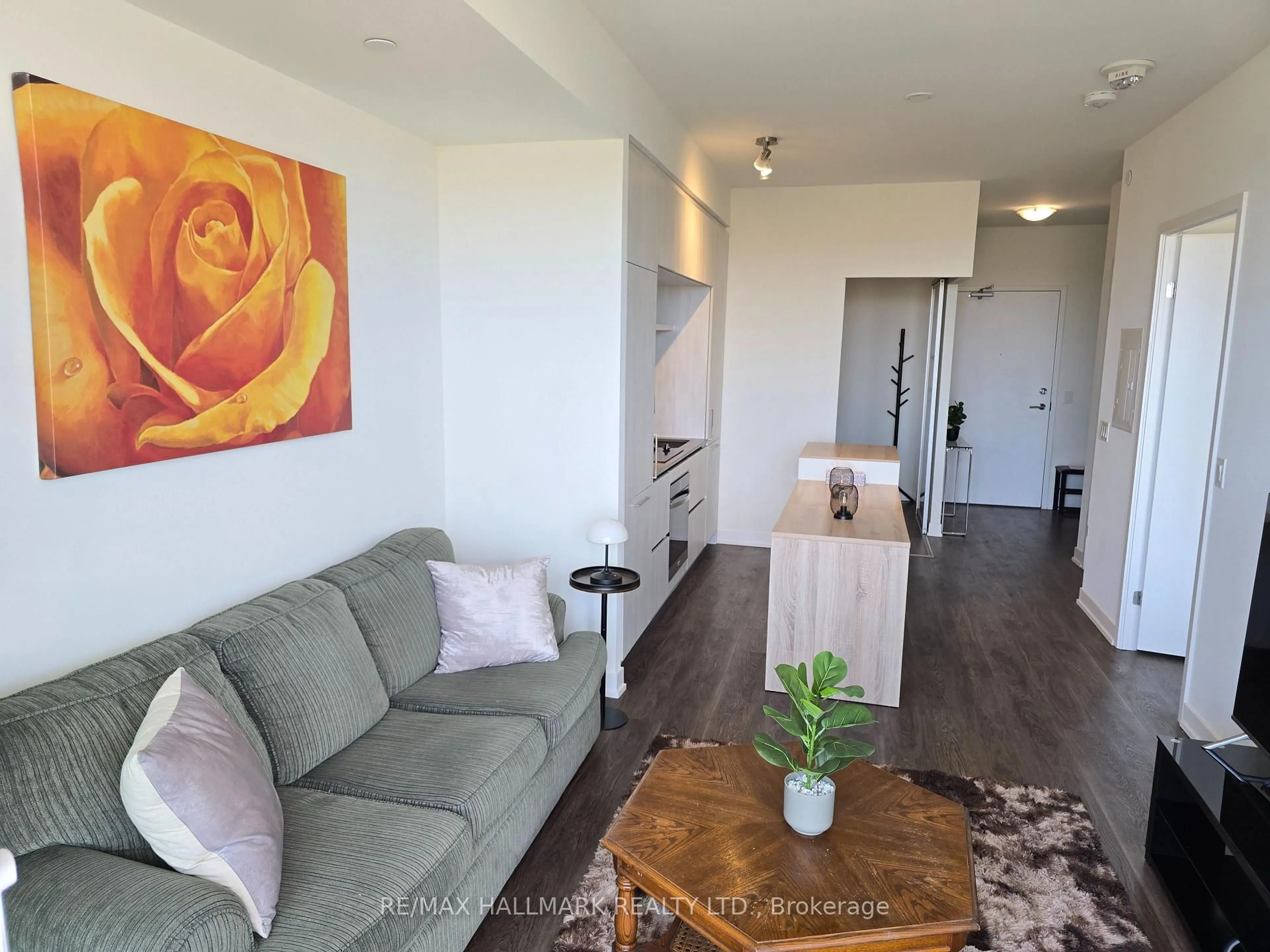 Living room with furniture, wood/laminate floor for 6 DAVID EYER Rd #707, Richmond Hill Ontario L4S 0N5