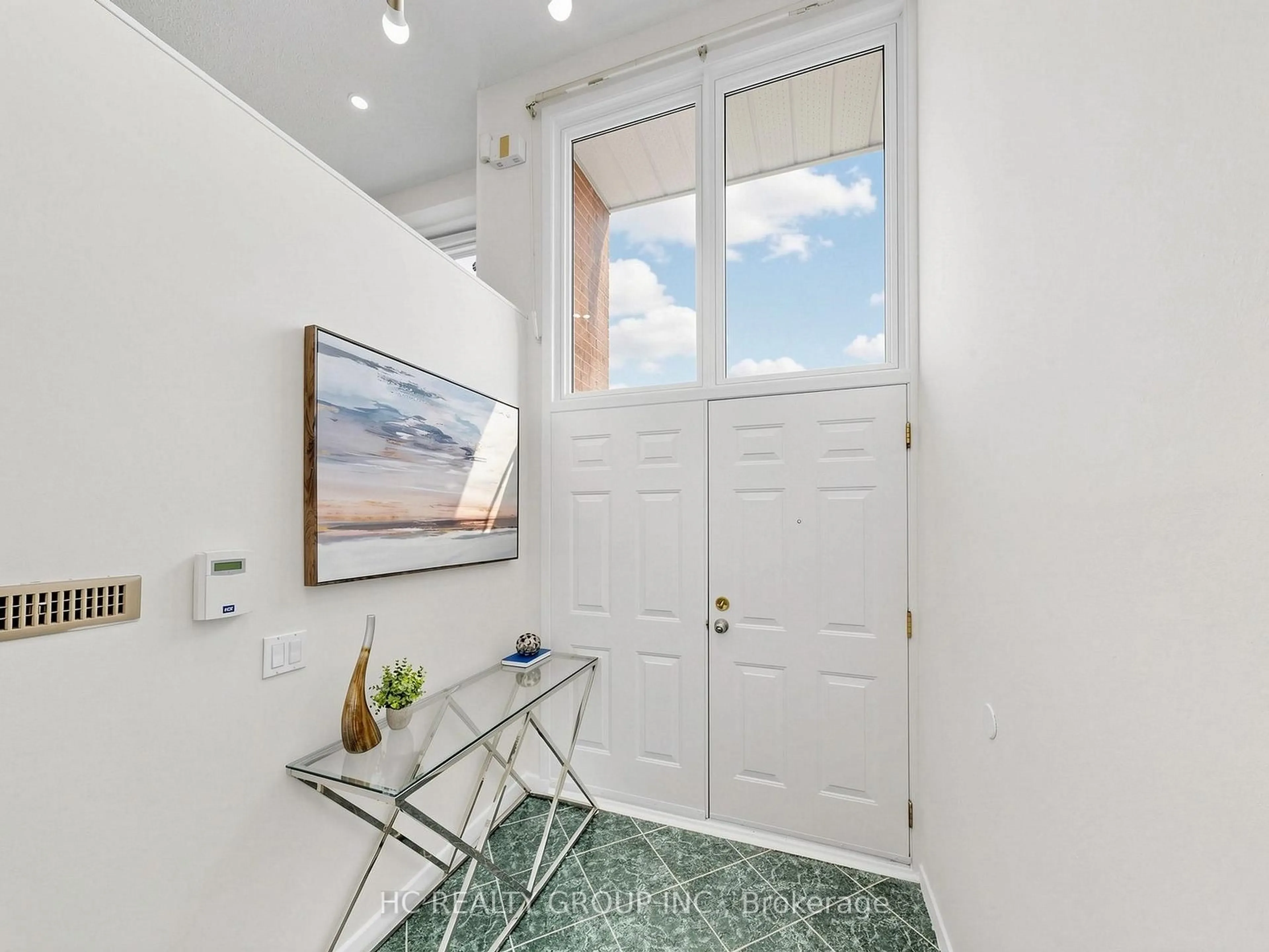 Indoor entryway for 1742 John St #36, Markham Ontario L3T 1Y9