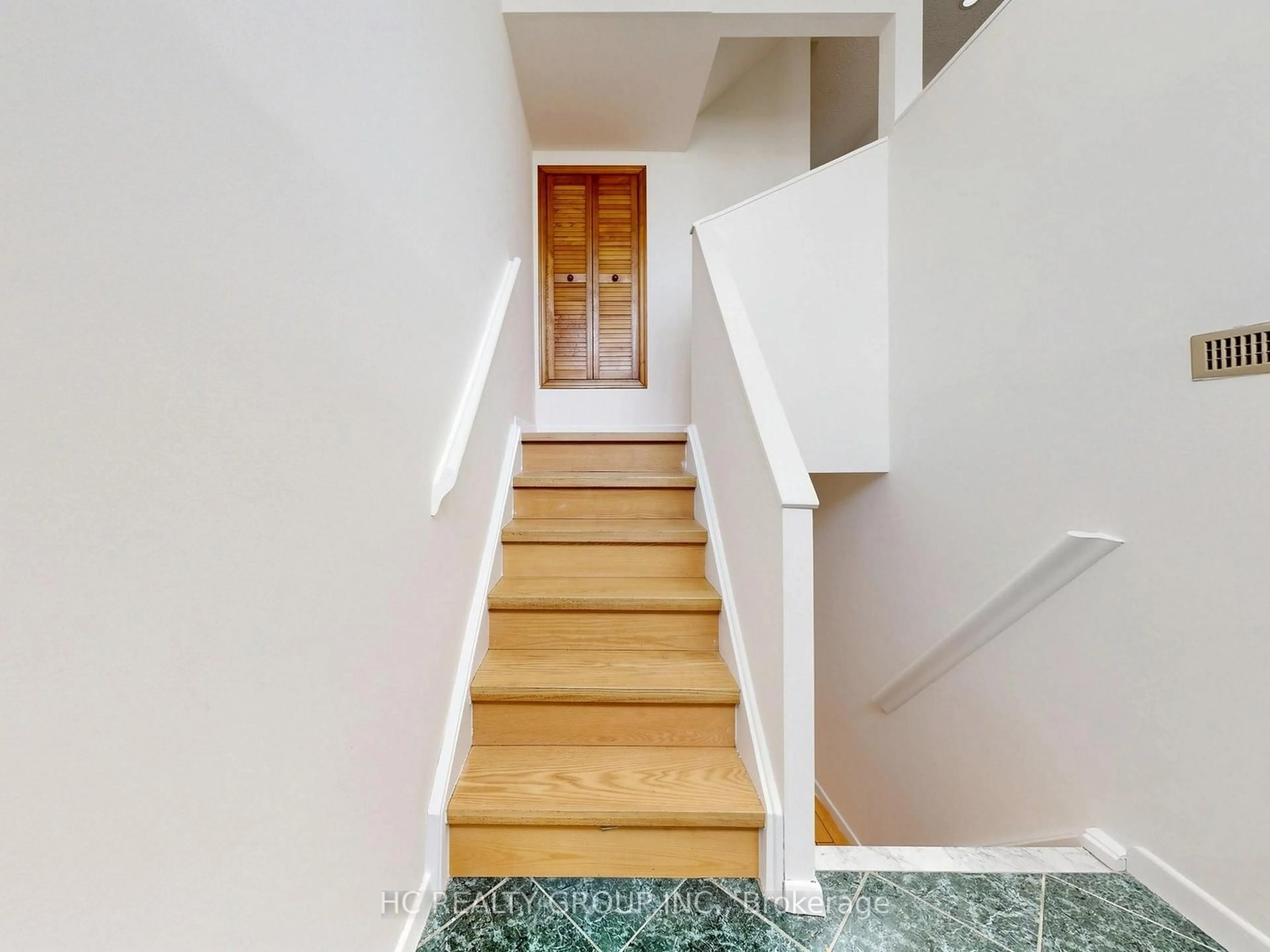 Stairs for 1742 John St #36, Markham Ontario L3T 1Y9