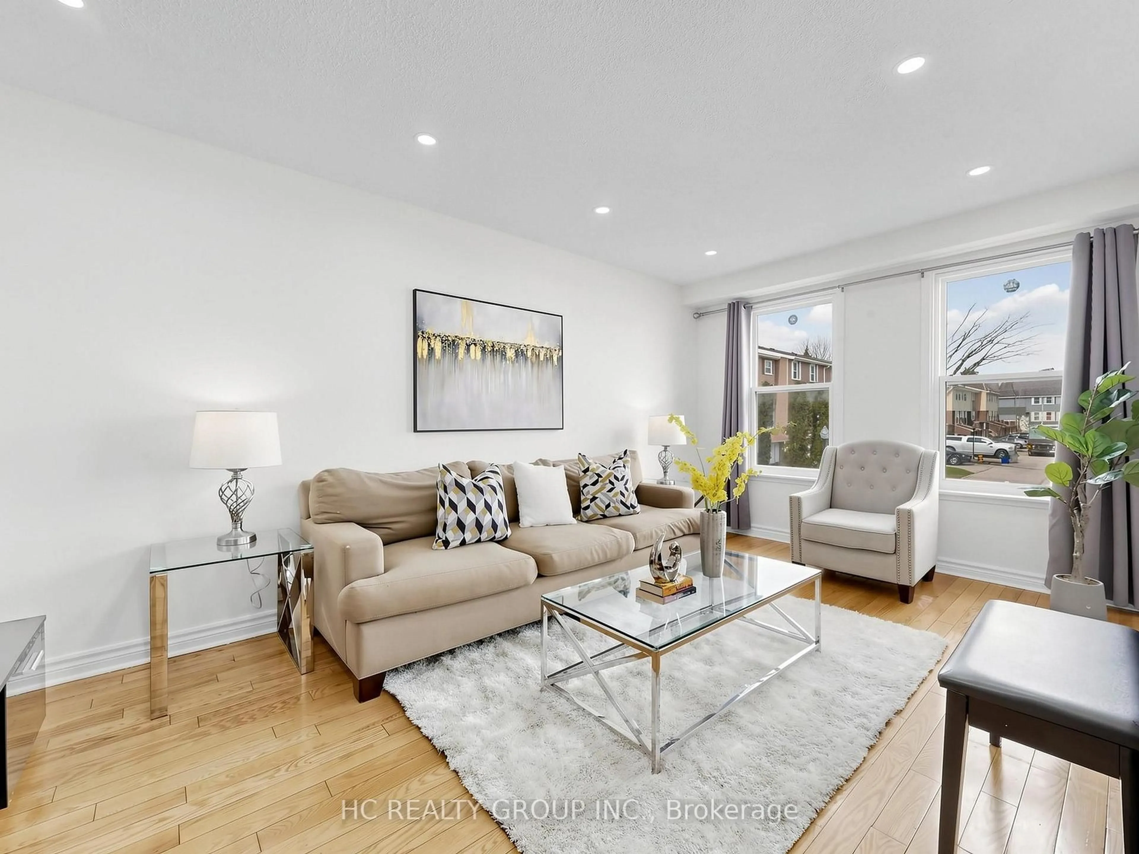 Living room with furniture, wood/laminate floor for 1742 John St #36, Markham Ontario L3T 1Y9