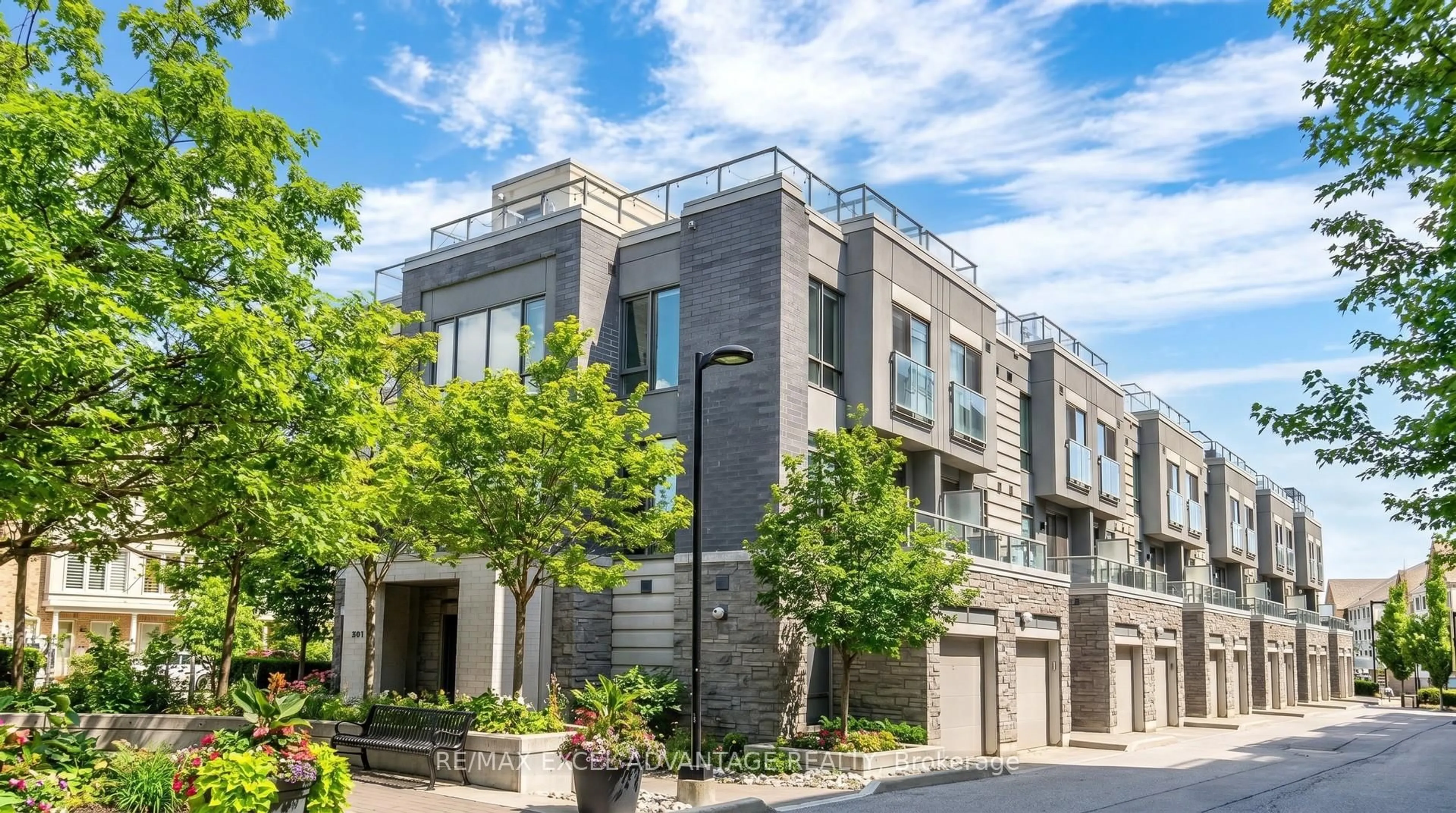 Home with brick exterior material, street for 301 South Park Rd, Markham Ontario L3T 0B9