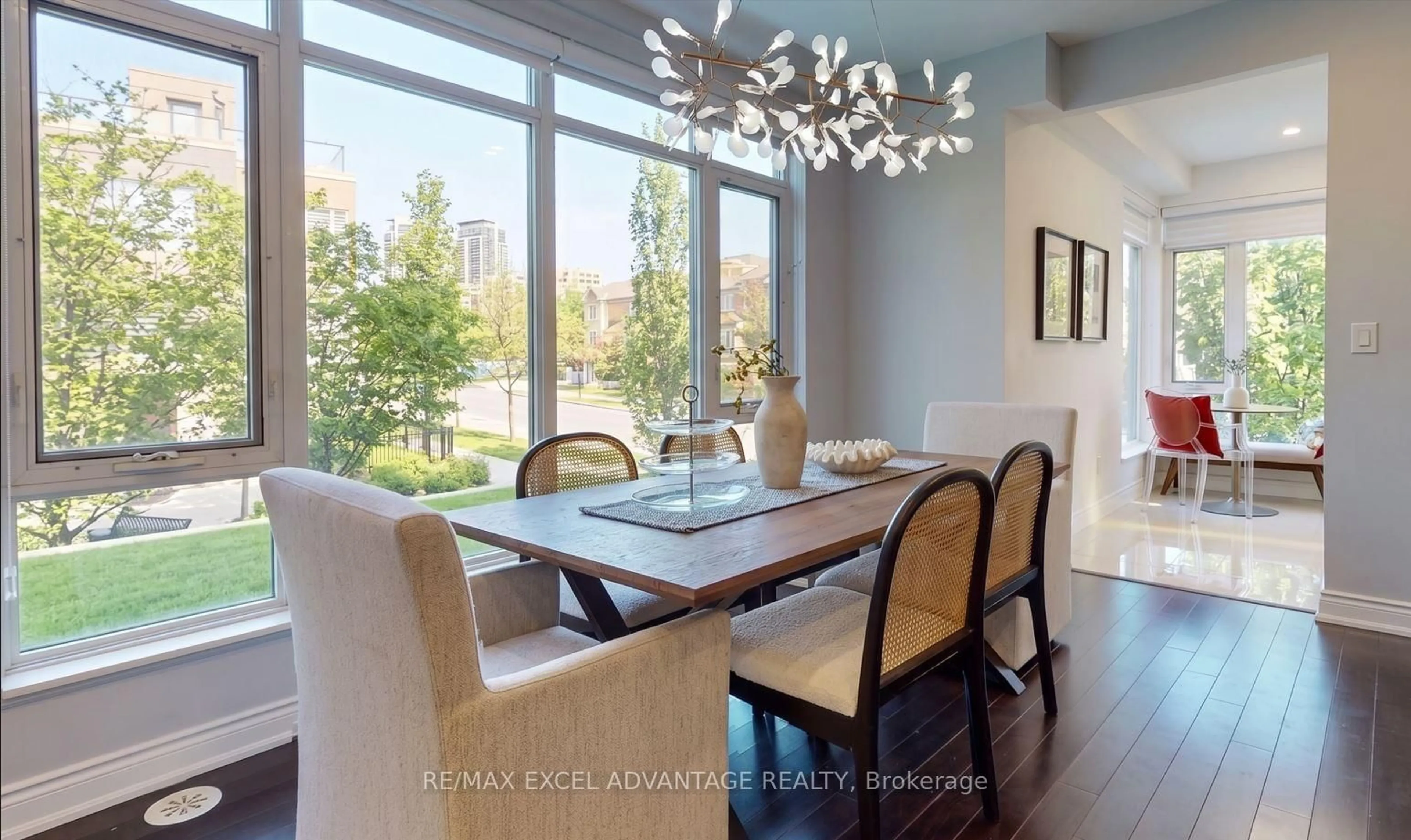 Dining room, wood/laminate floor for 301 South Park Rd, Markham Ontario L3T 0B9