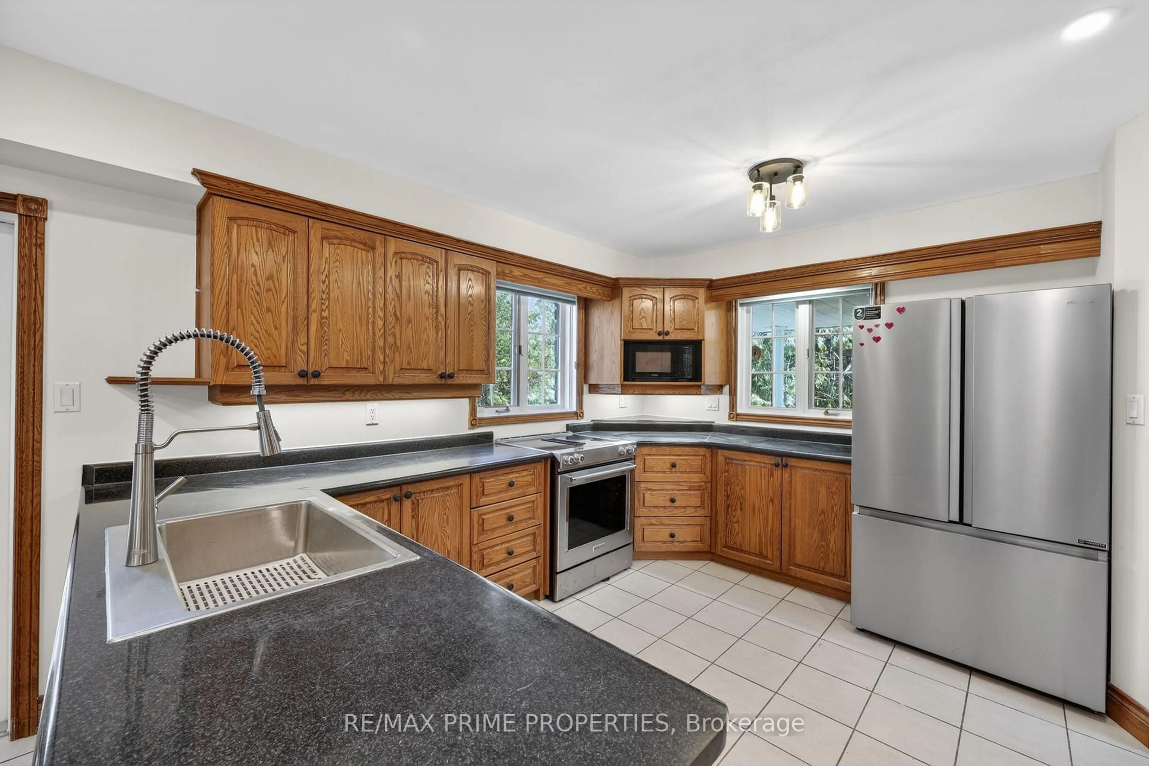 Open concept kitchen, ceramic/tile floor for 3016 Cole Rd, East Gwillimbury Ontario L0G 1R0