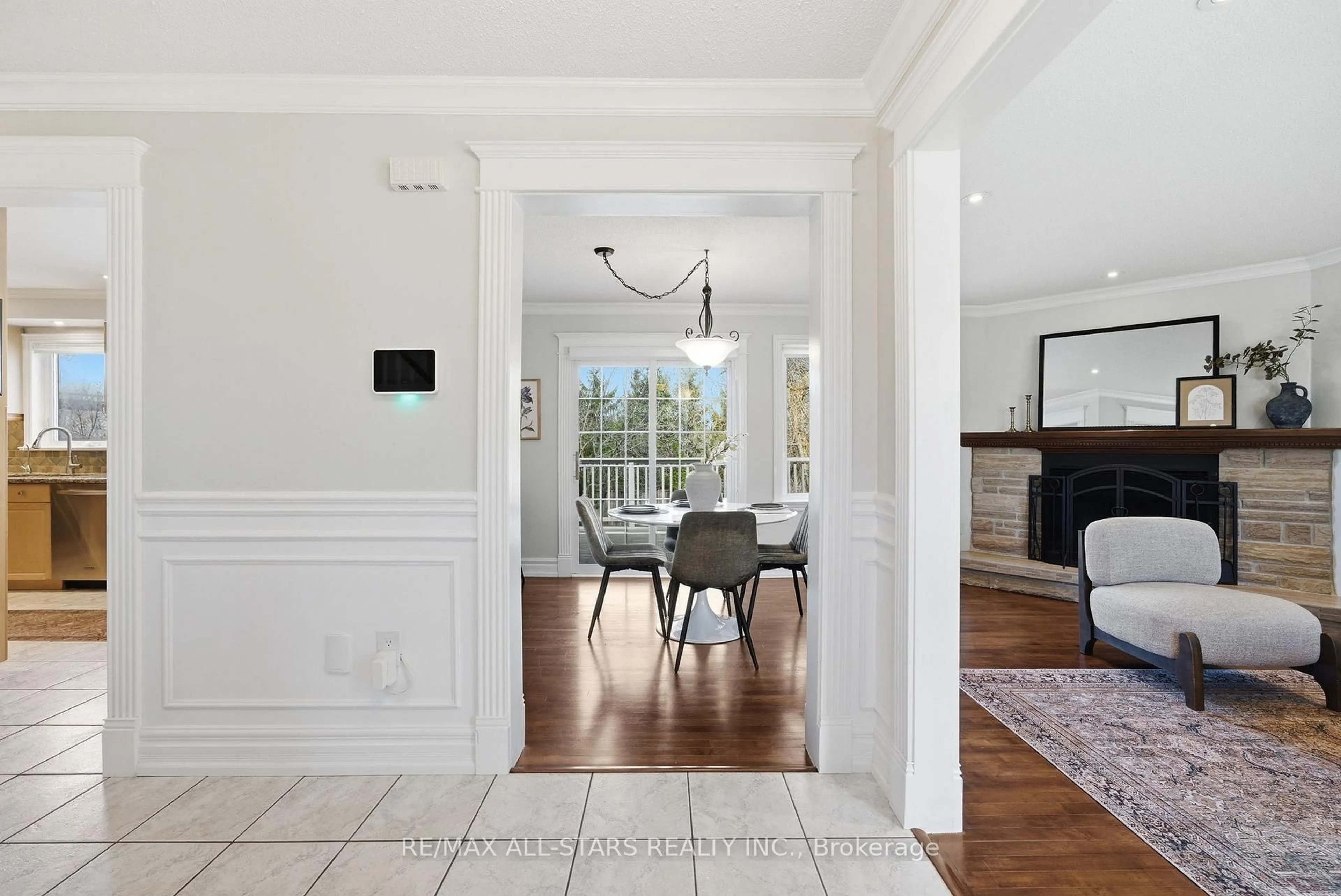 Indoor entryway for 923 Leslie Valley Dr, Newmarket Ontario L3Y 7G3