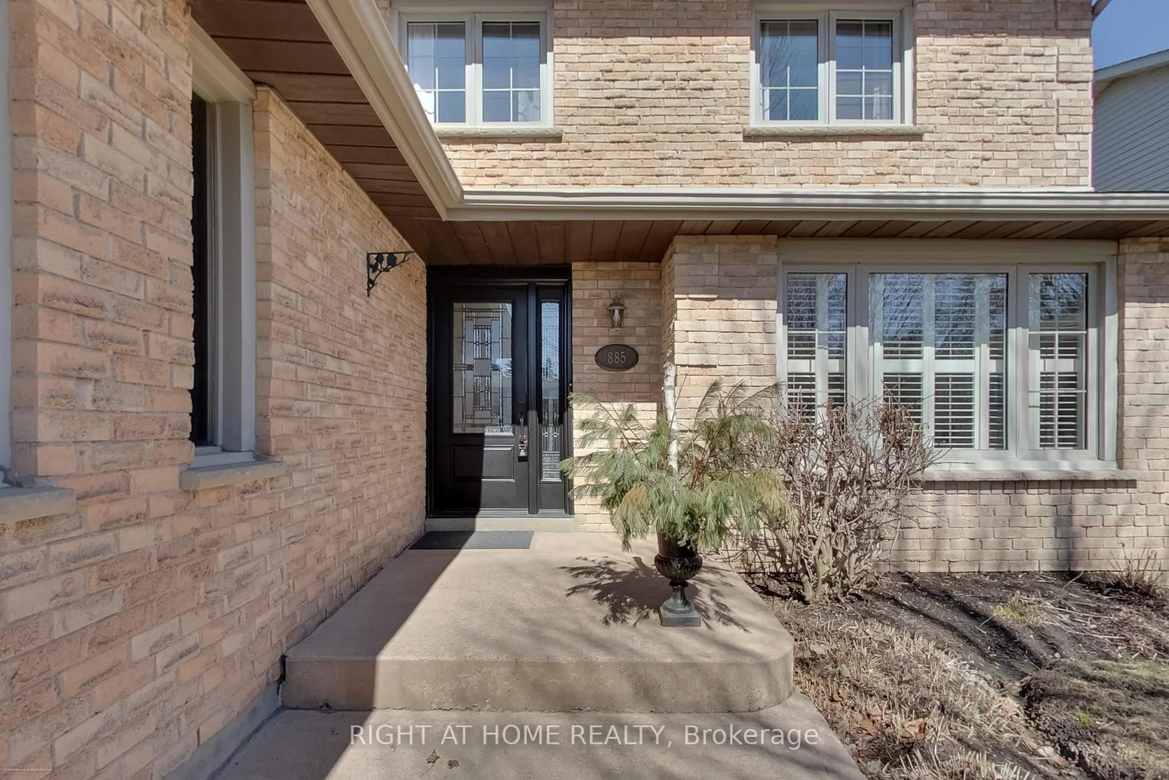 Unknown for 885 Dales Ave, Newmarket Ontario L3Y 5Z6