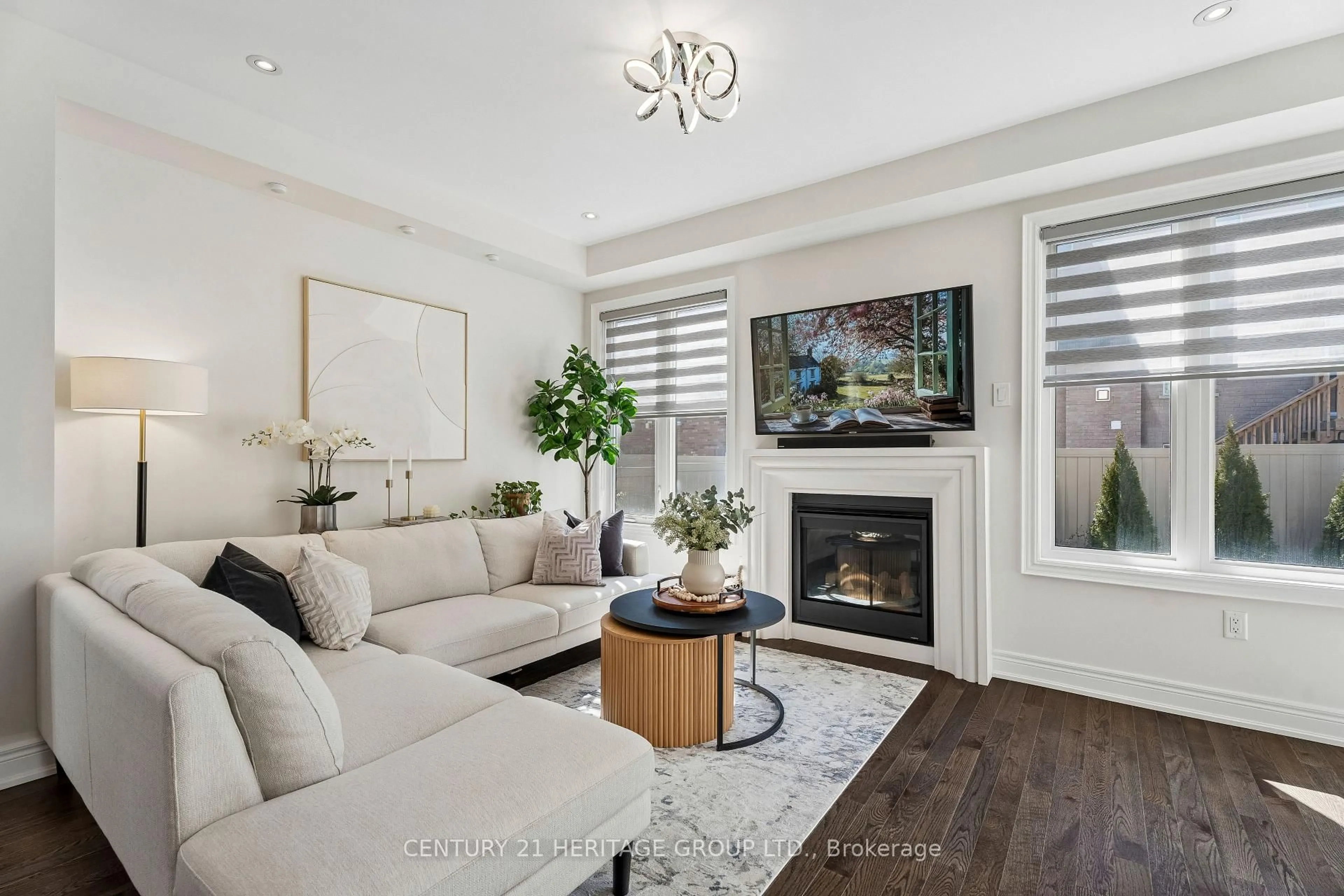 Living room with furniture, unknown for 12 Terrell Ave, Georgina Ontario L4P 0C8