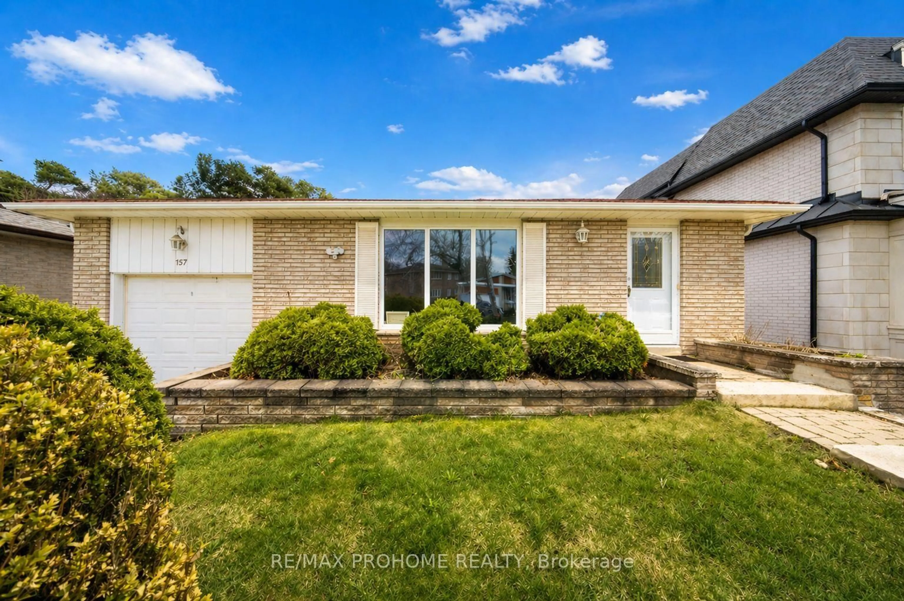 Home with vinyl exterior material, street for 157 Fitzgerald Ave, Markham Ontario L3R 1R7