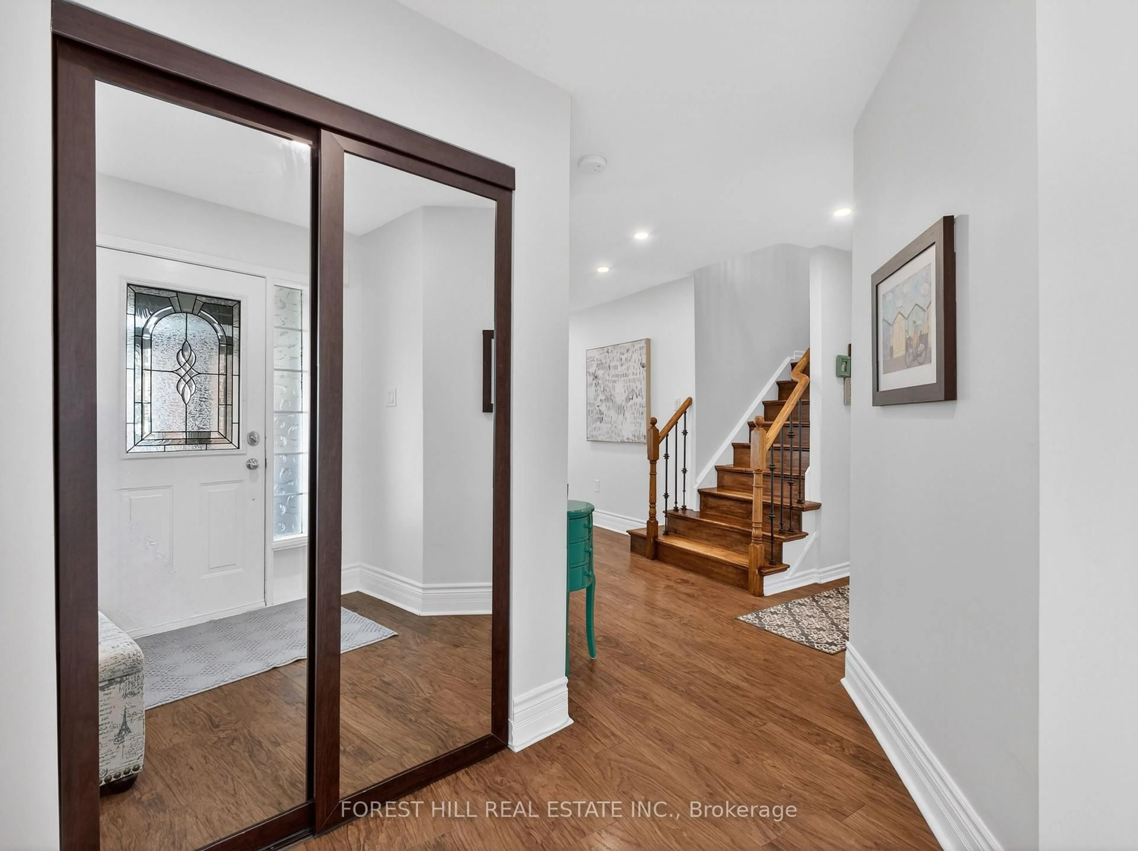Indoor entryway for 92 Noble Dr, Bradford West Gwillimbury Ontario L3Z 3B4