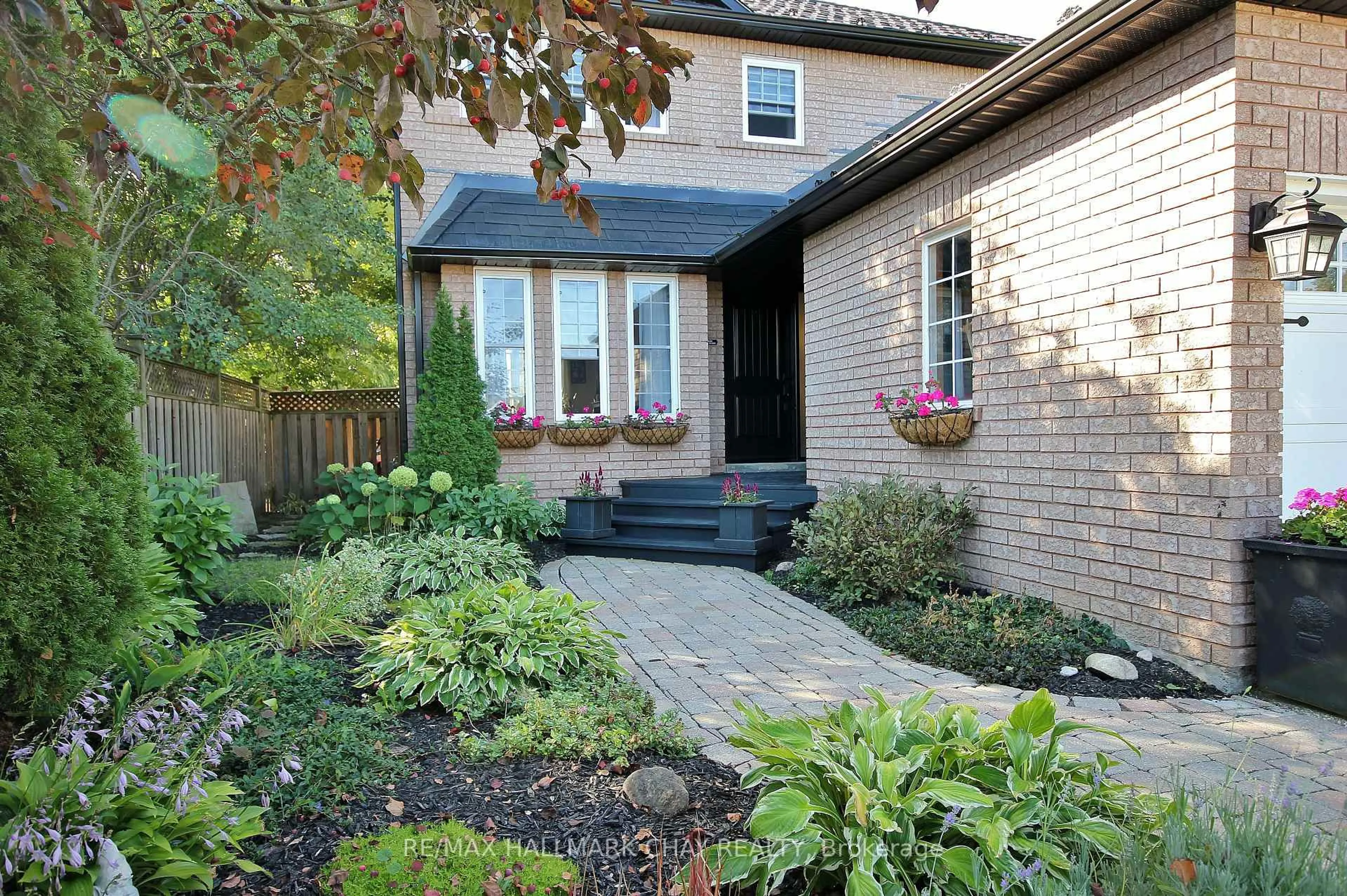 Unknown for 1084 Winnifred Crt, Innisfil Ontario L9S 2B3