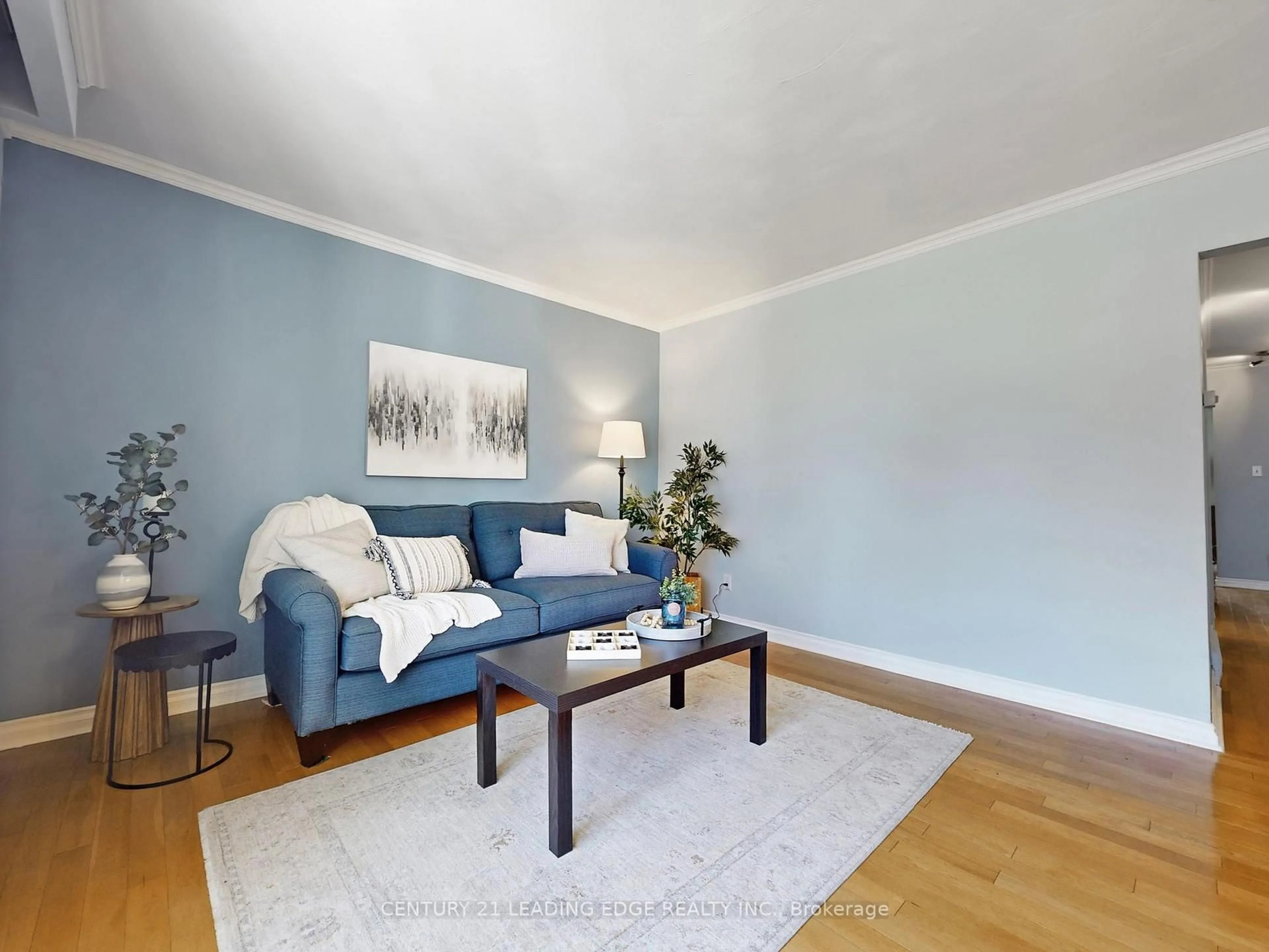 Living room with furniture, wood/laminate floor for 22 MARKHAM St, Markham Ontario L3P 2L3