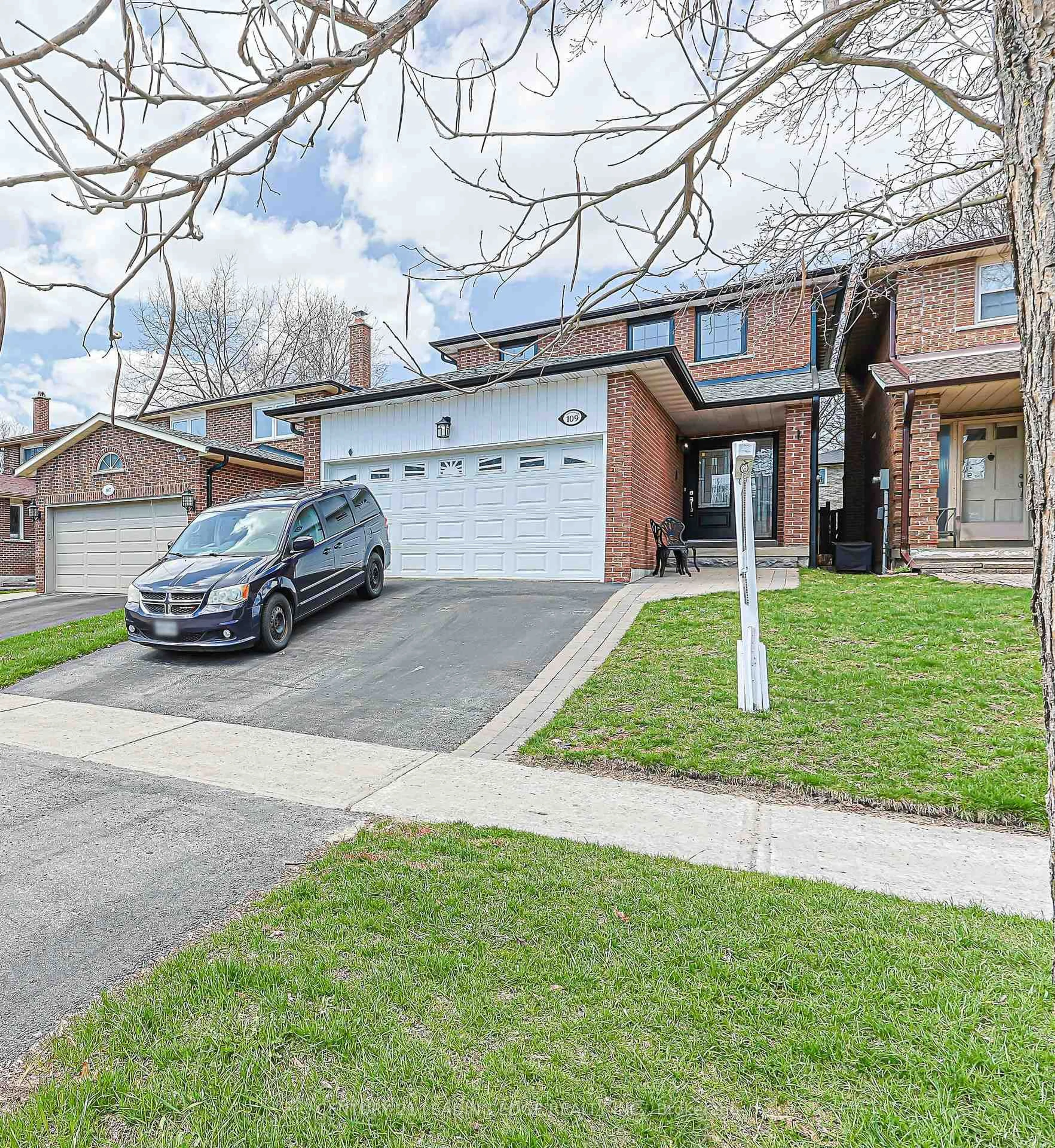 Home with brick exterior material, street for 109 MAJOR BUTTONS Dr, Markham Ontario L3P 3X7