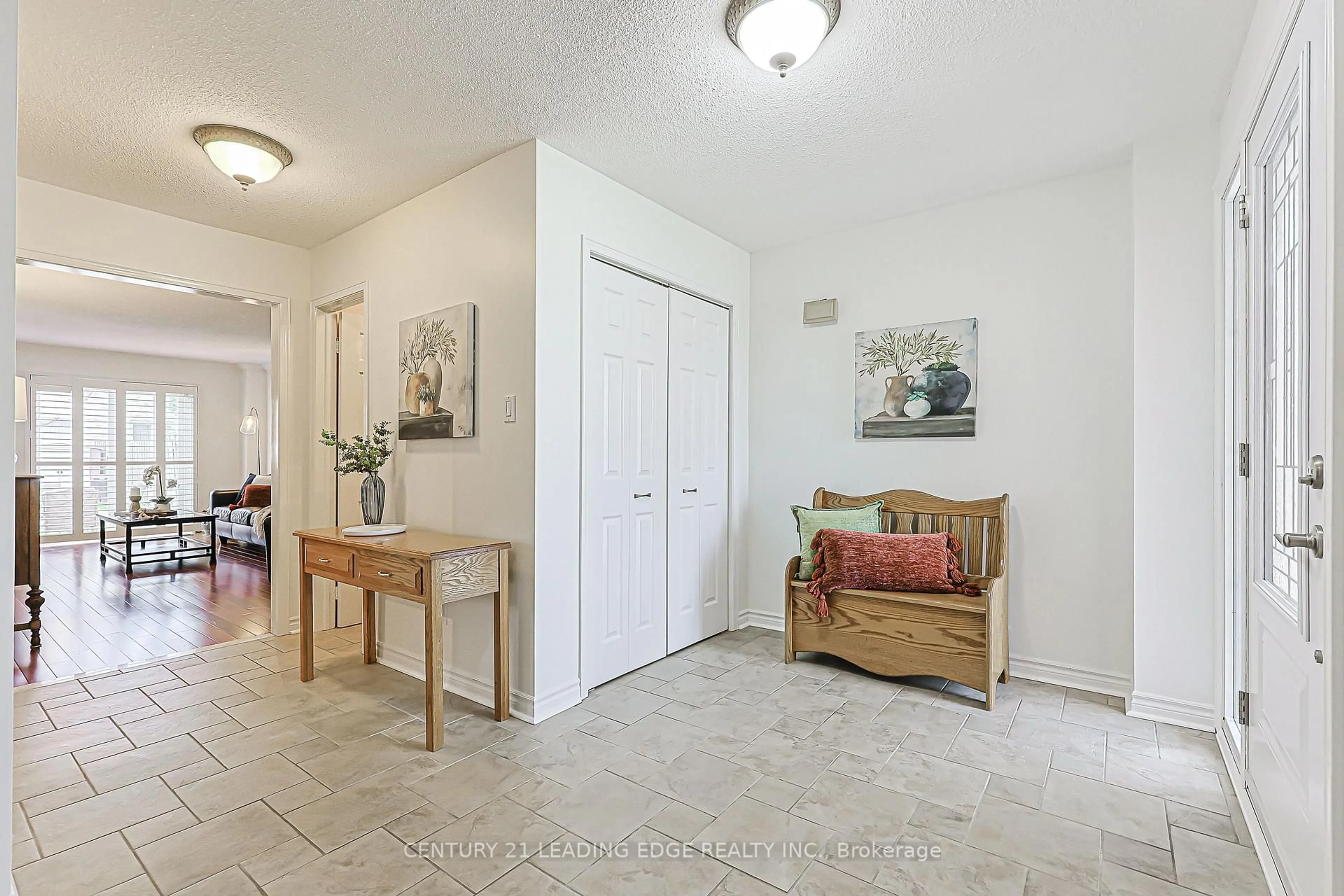 Indoor entryway for 109 MAJOR BUTTONS Dr, Markham Ontario L3P 3X7