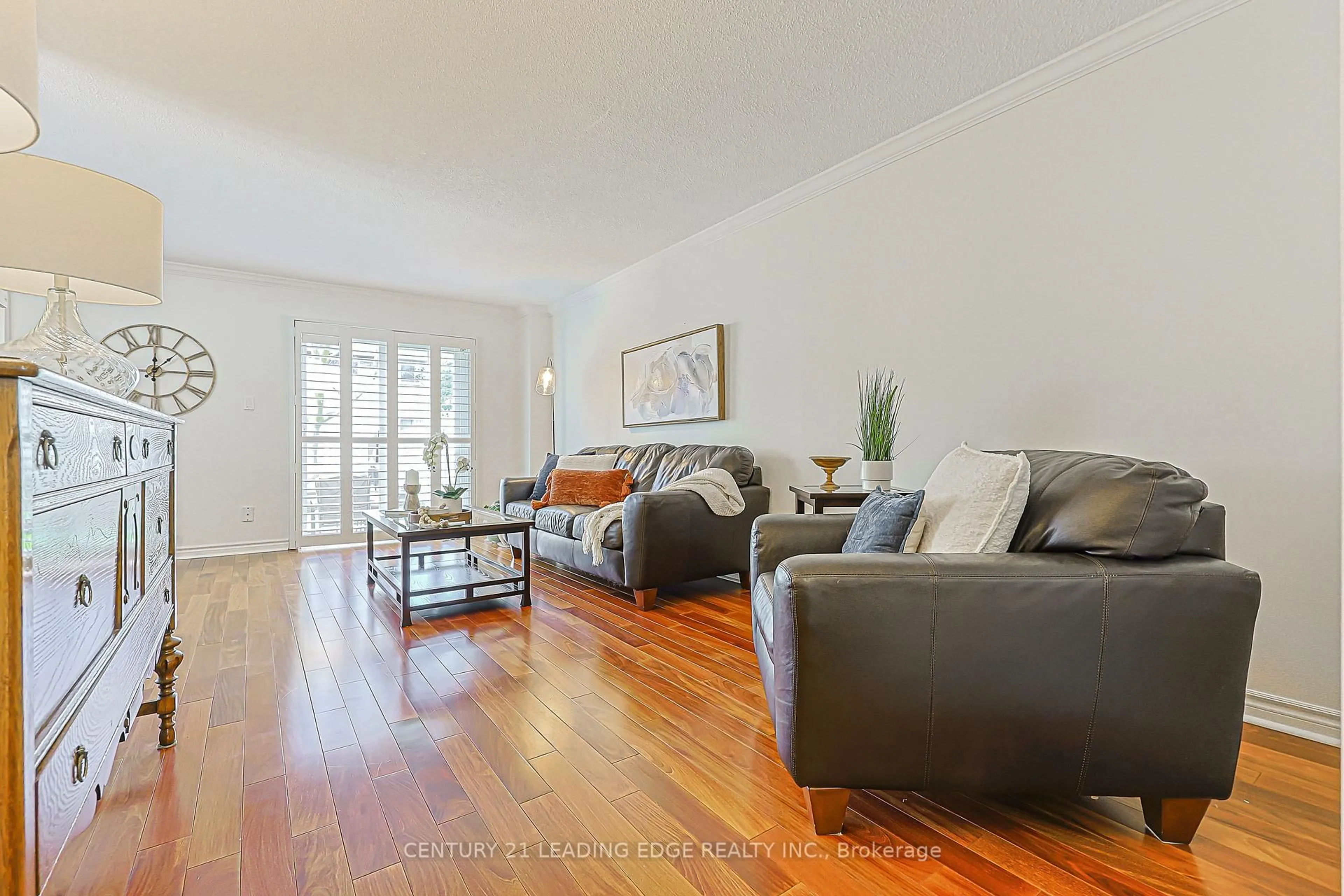 Living room with furniture, wood/laminate floor for 109 MAJOR BUTTONS Dr, Markham Ontario L3P 3X7